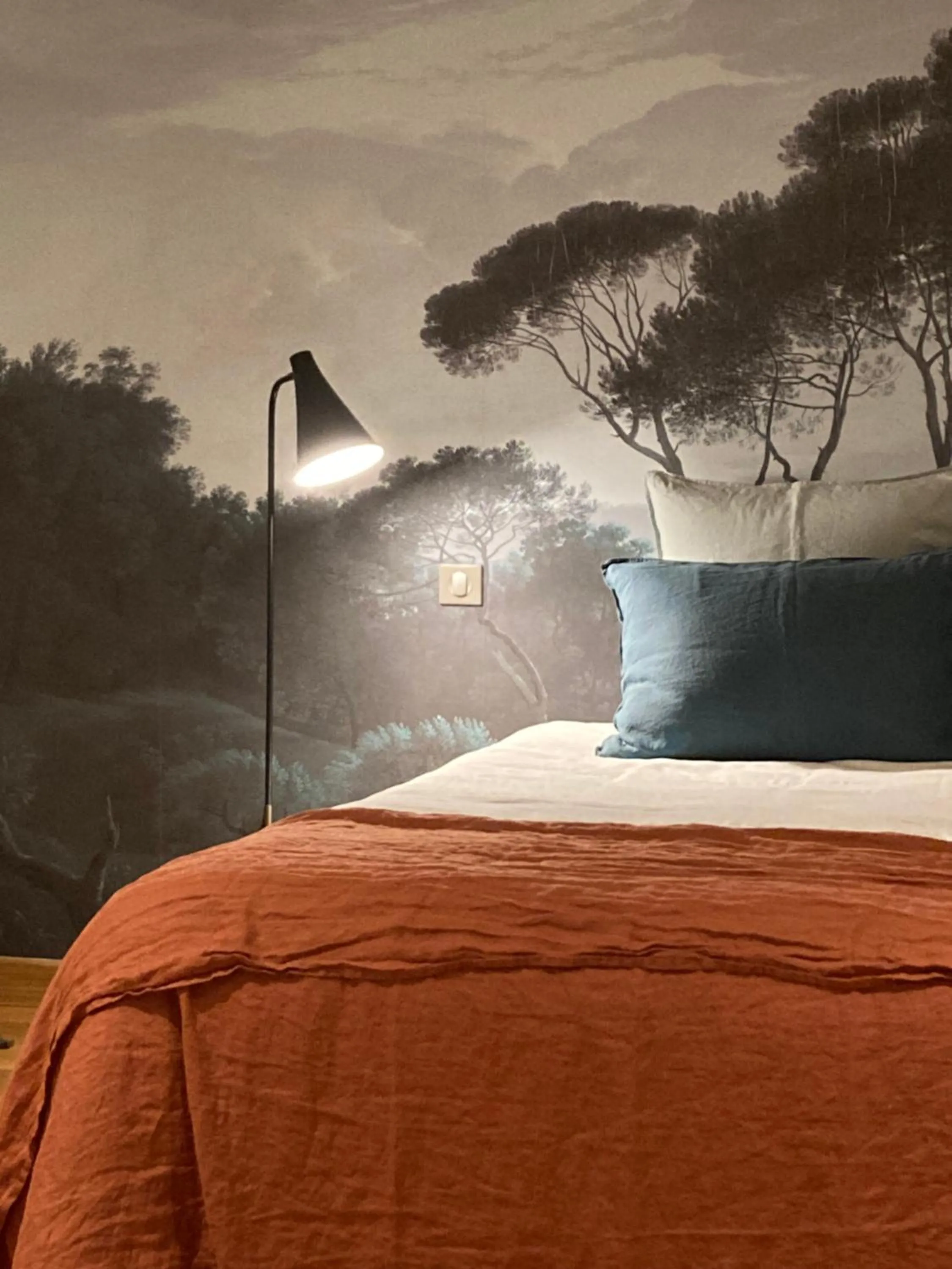 Decorative detail, Bed in le secret du chat