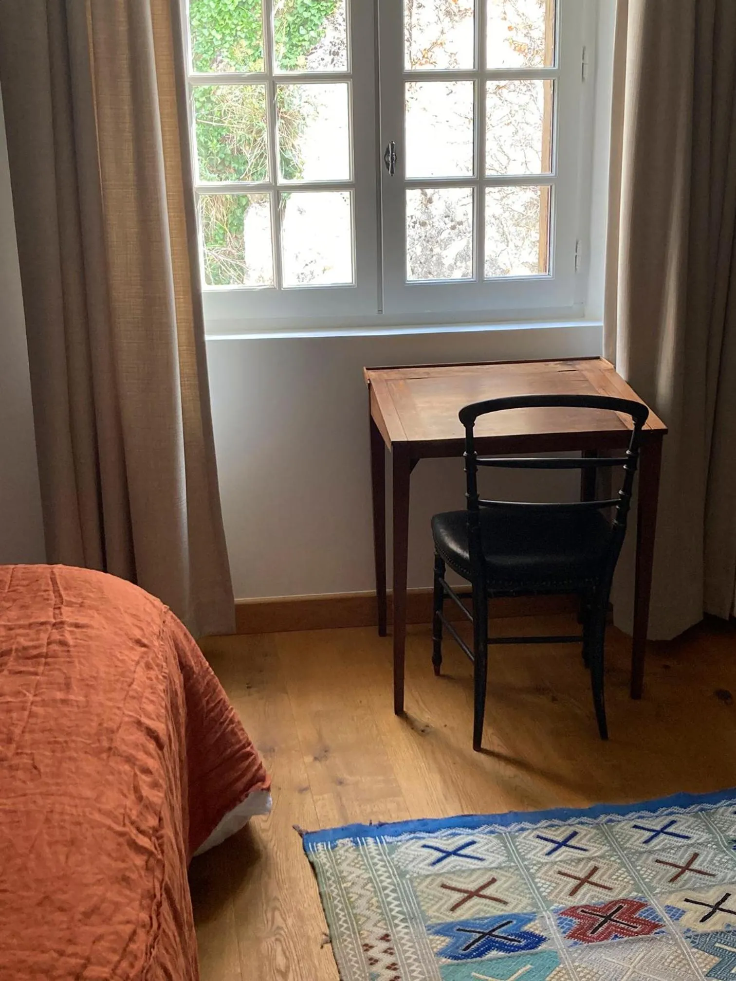 Seating area in le secret du chat