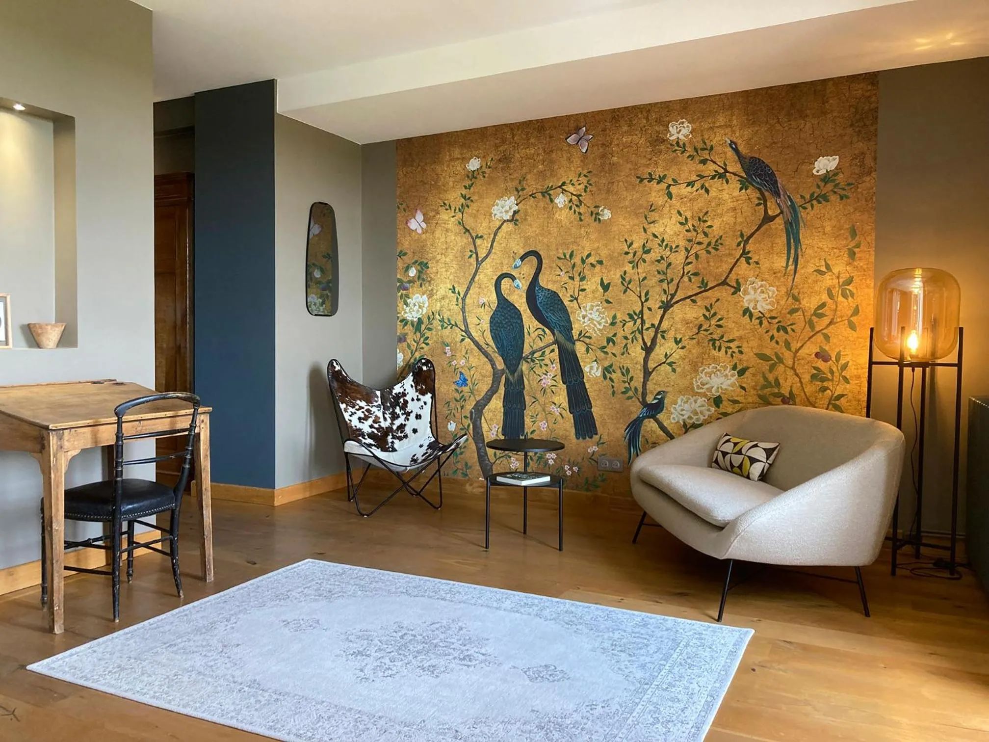Seating area in le secret du chat