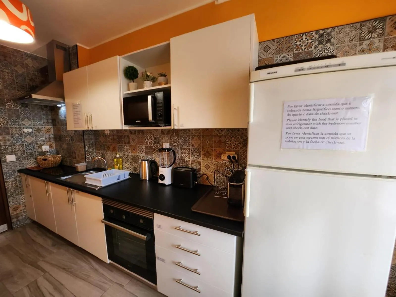Communal kitchen in Casa do Sol Algarve