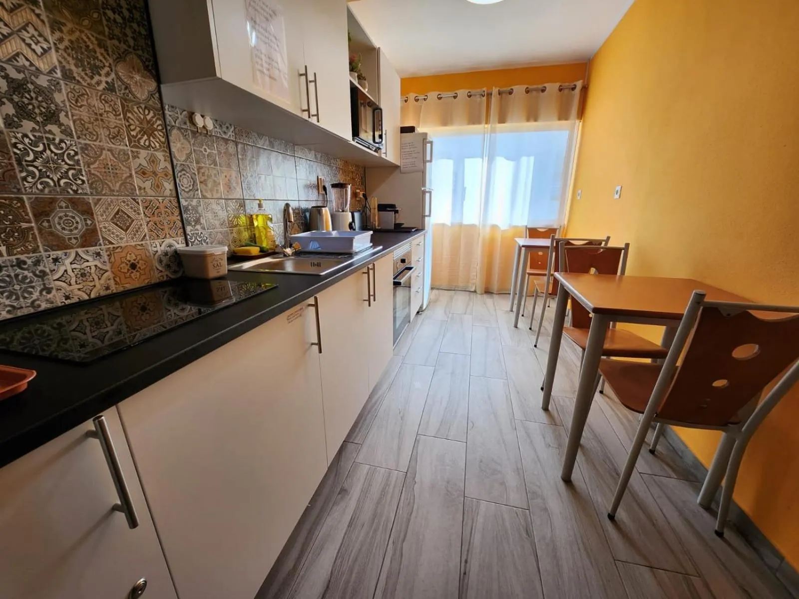 Communal kitchen in Casa do Sol Algarve