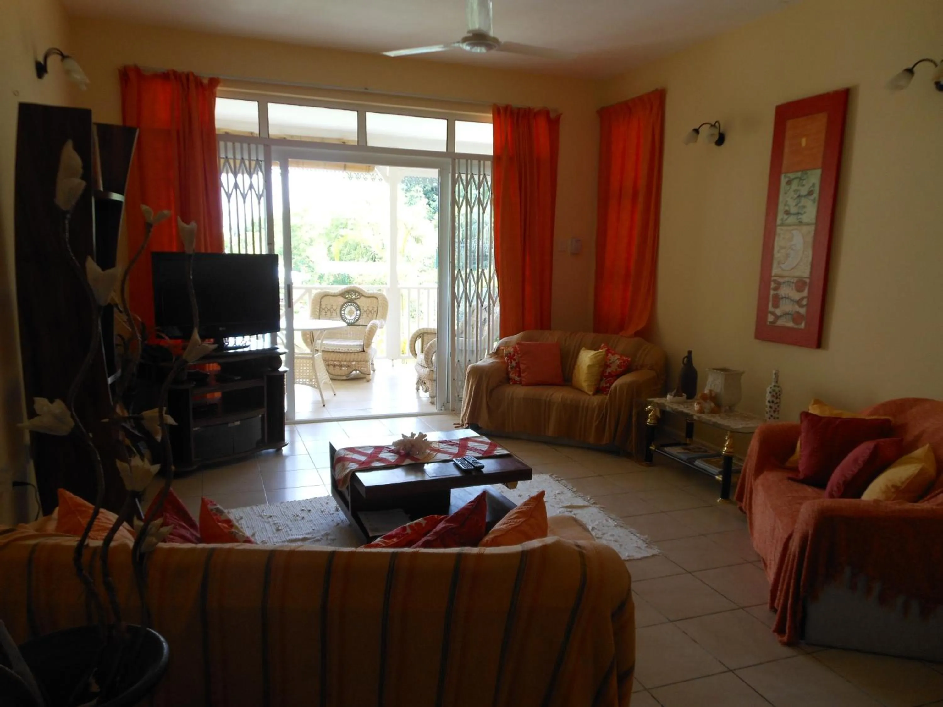 Communal lounge/ TV room in Residence Monte-Cristo