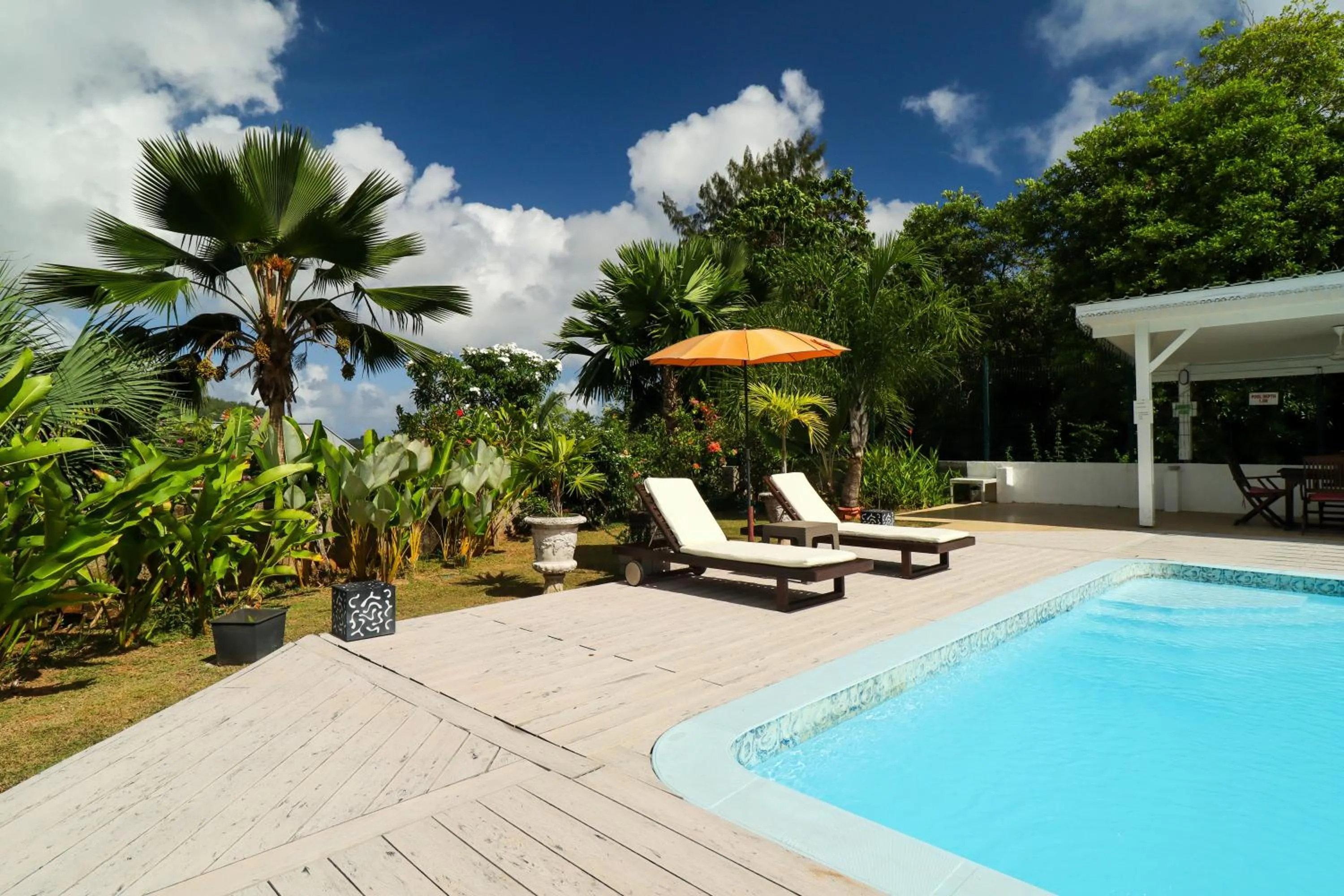 Swimming pool in Residence Monte-Cristo