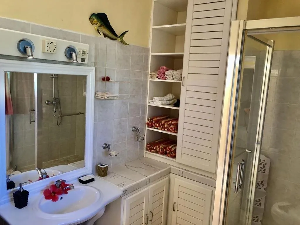 Bathroom in Residence Monte-Cristo
