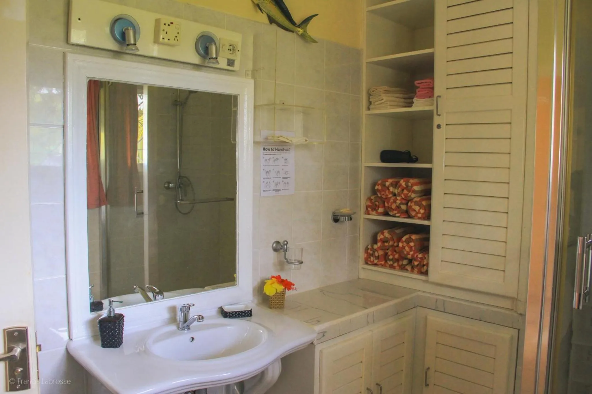 Bathroom in Residence Monte-Cristo