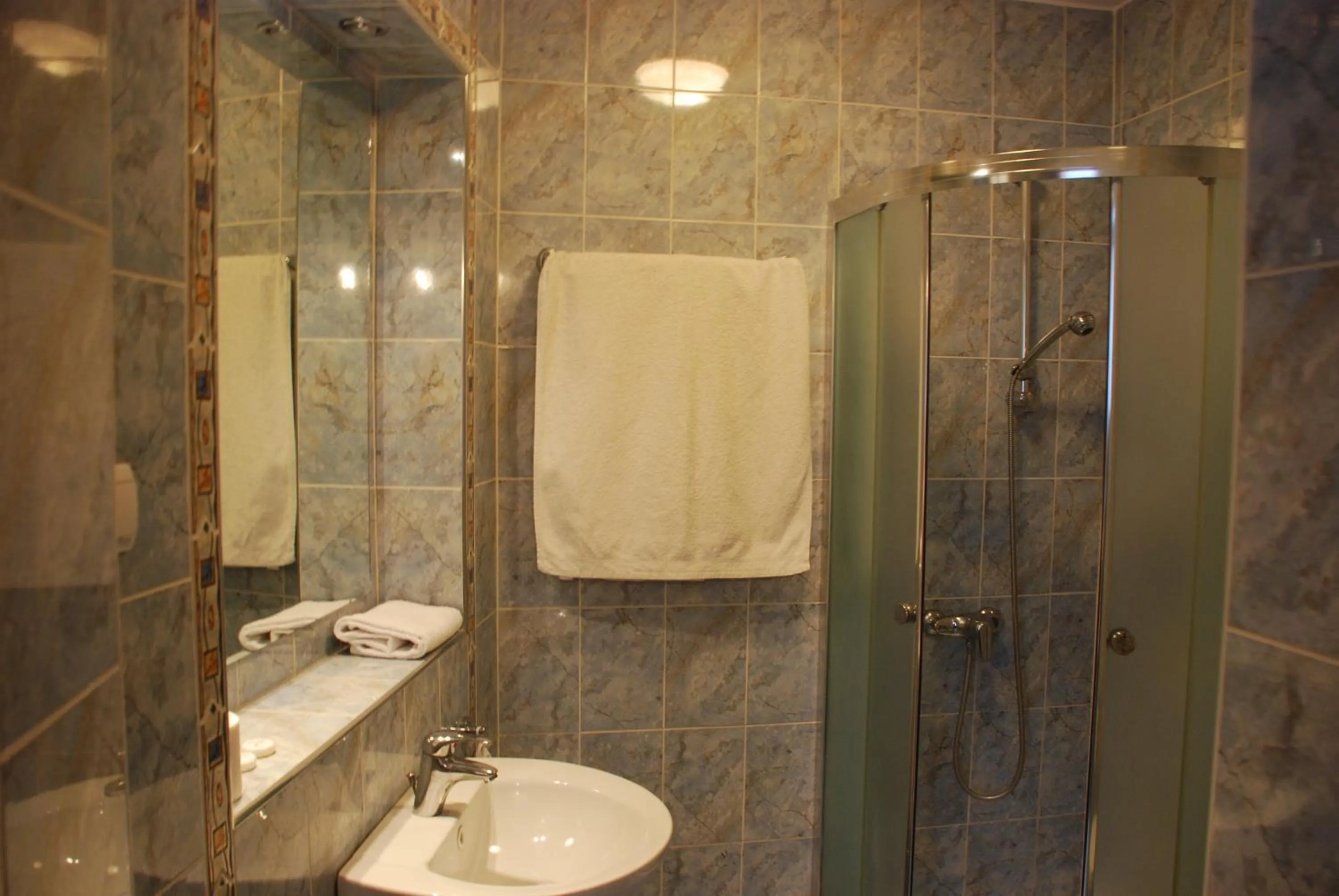 Bathroom in Hotel Hawana