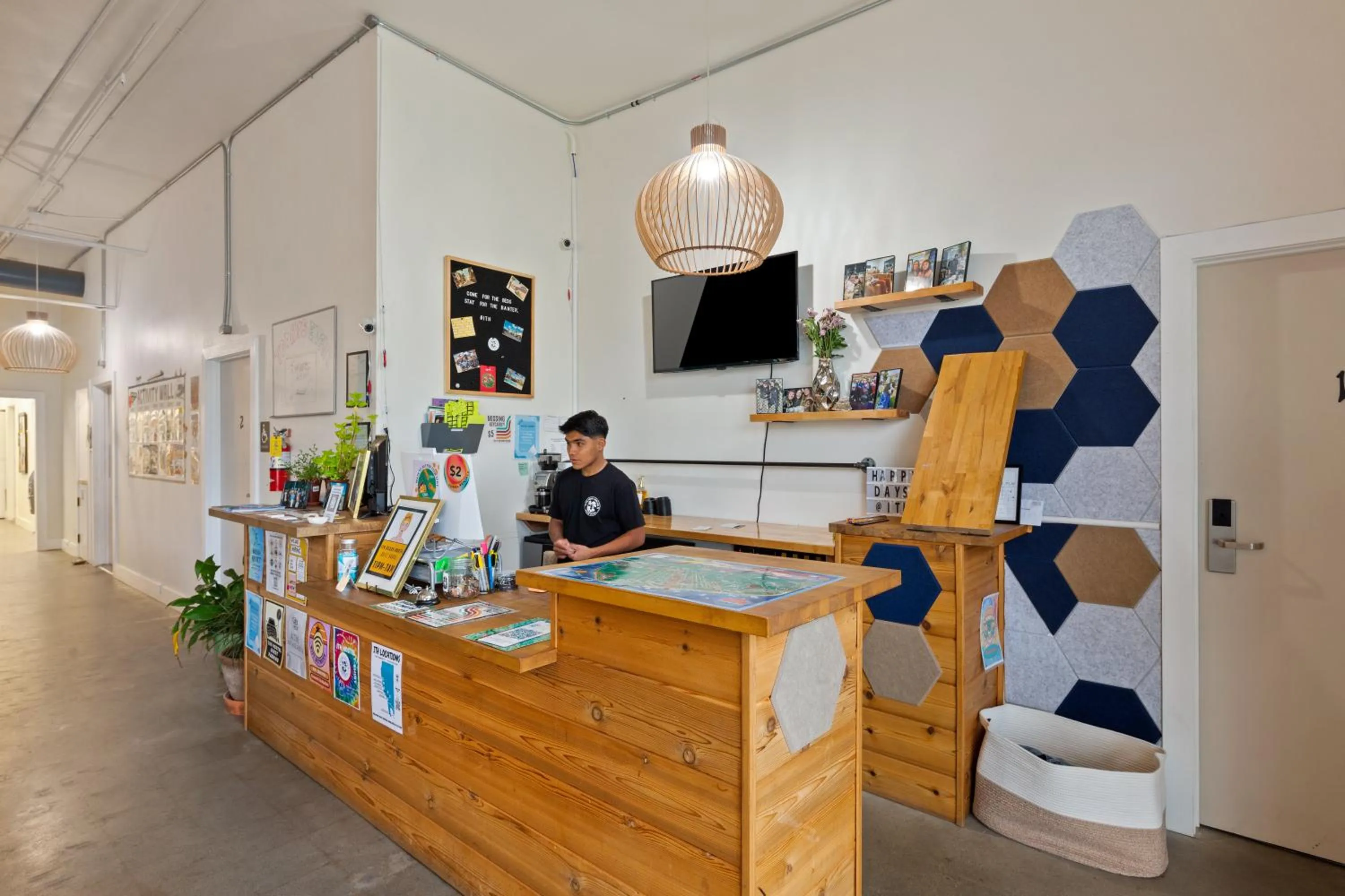 Lobby or reception in ITH Santa Barbara Surf Hostel