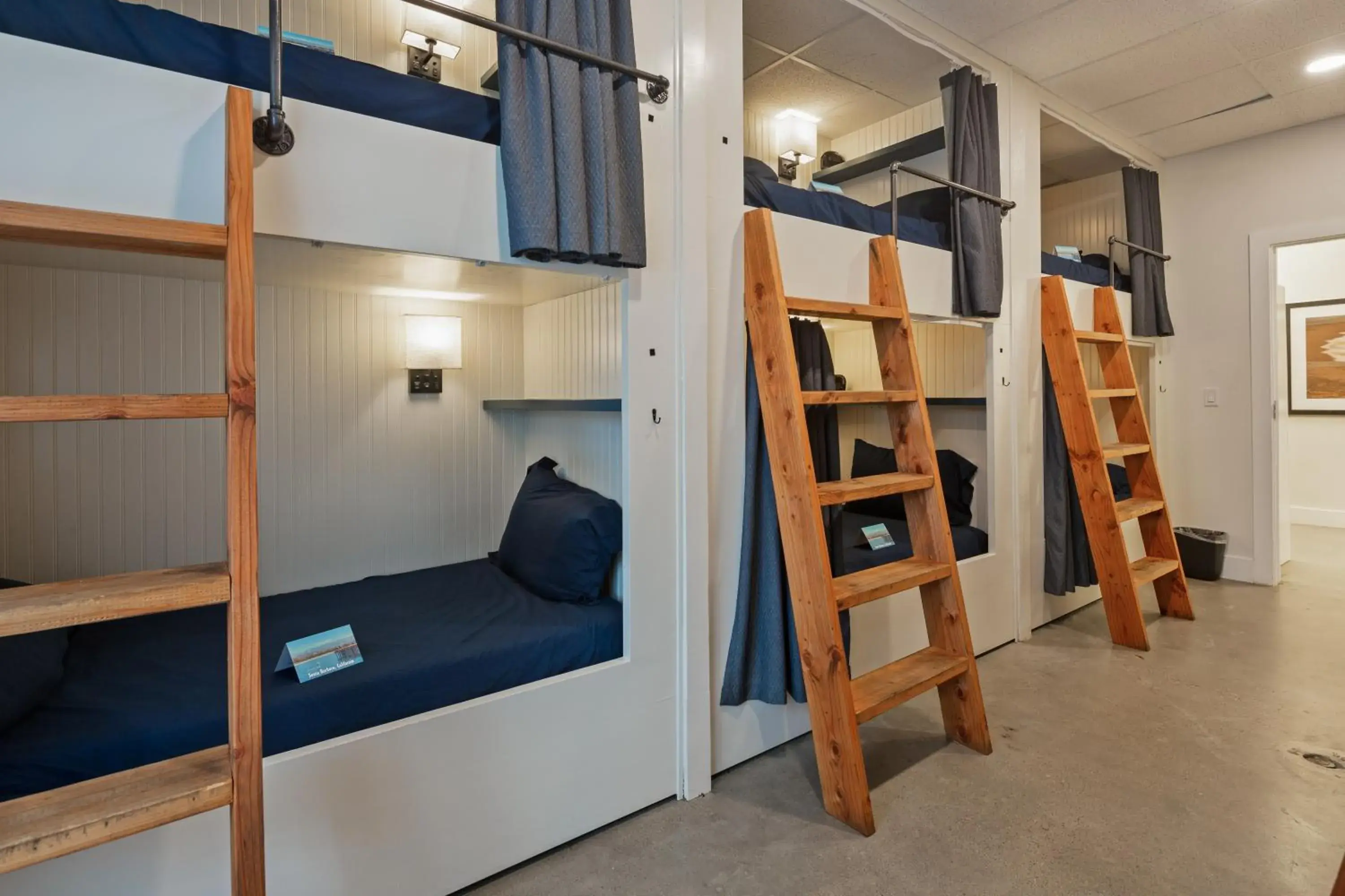 Bed in 10-Bed Mixed Dormitory Room in ITH Santa Barbara Surf Hostel Bed in 10-Bed Mixed Dormitory Room in ITH Santa Barbara Surf Hostel