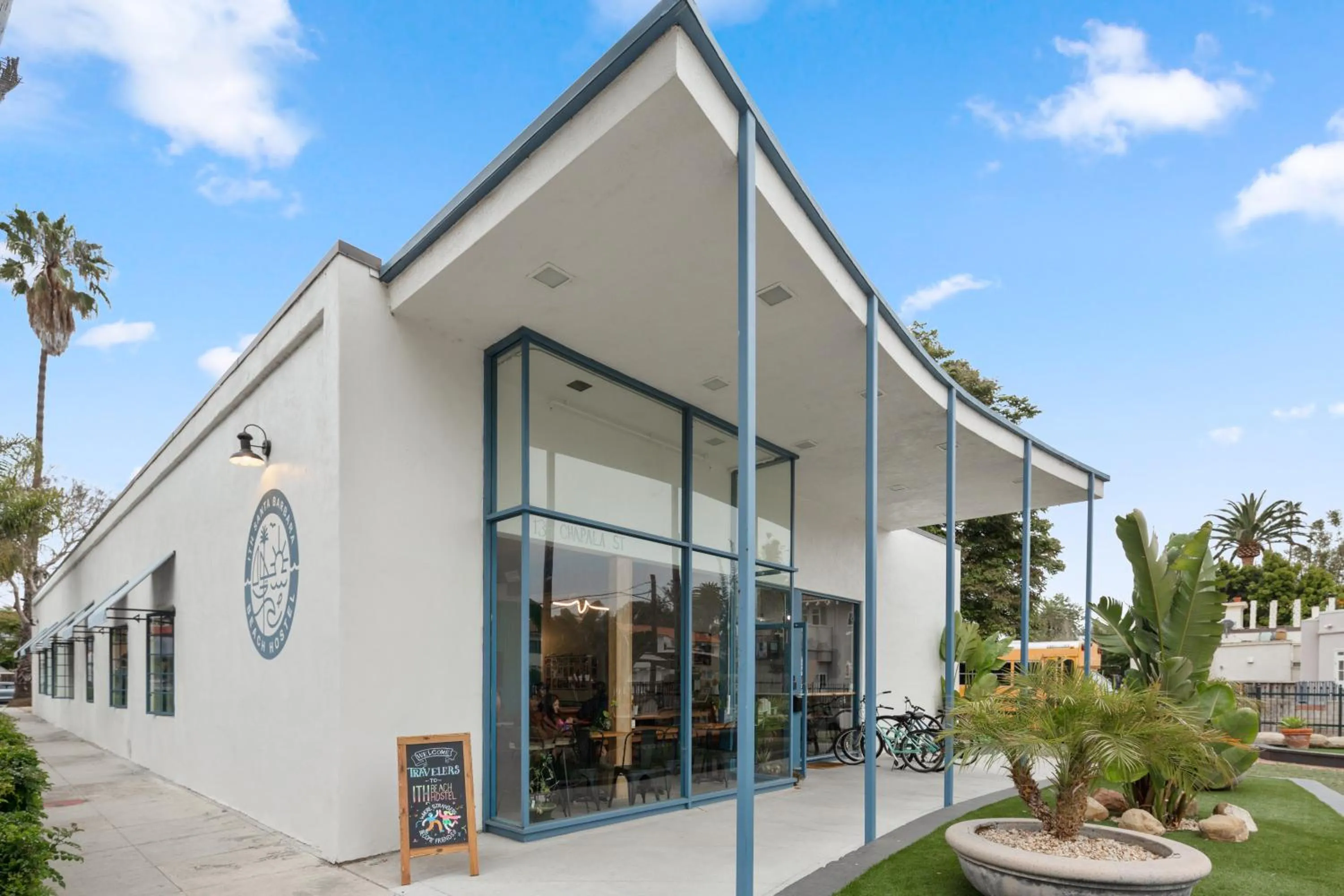 Facade/entrance in ITH Santa Barbara Surf Hostel