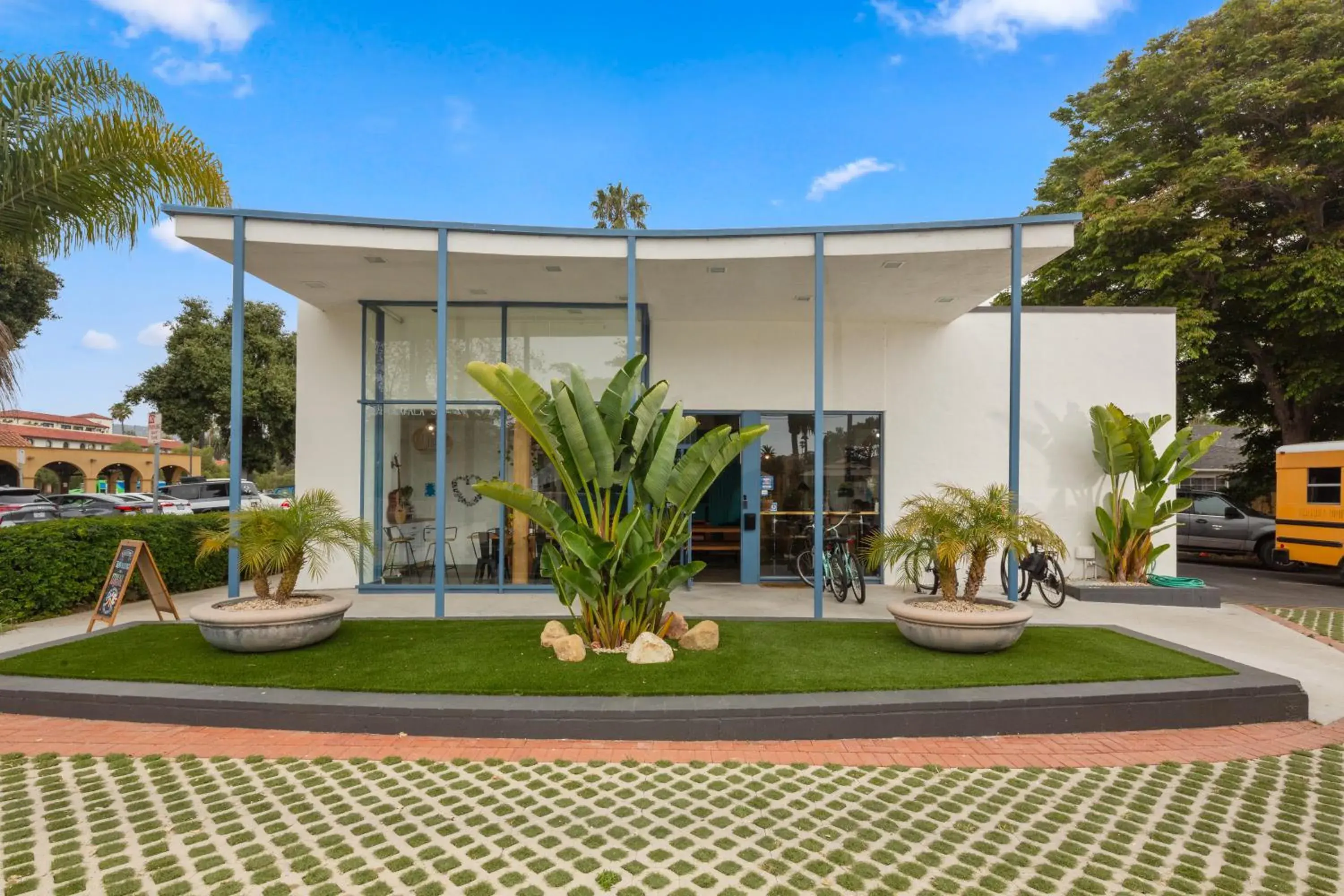 Property building in ITH Santa Barbara Surf Hostel Property building in ITH Santa Barbara Surf Hostel