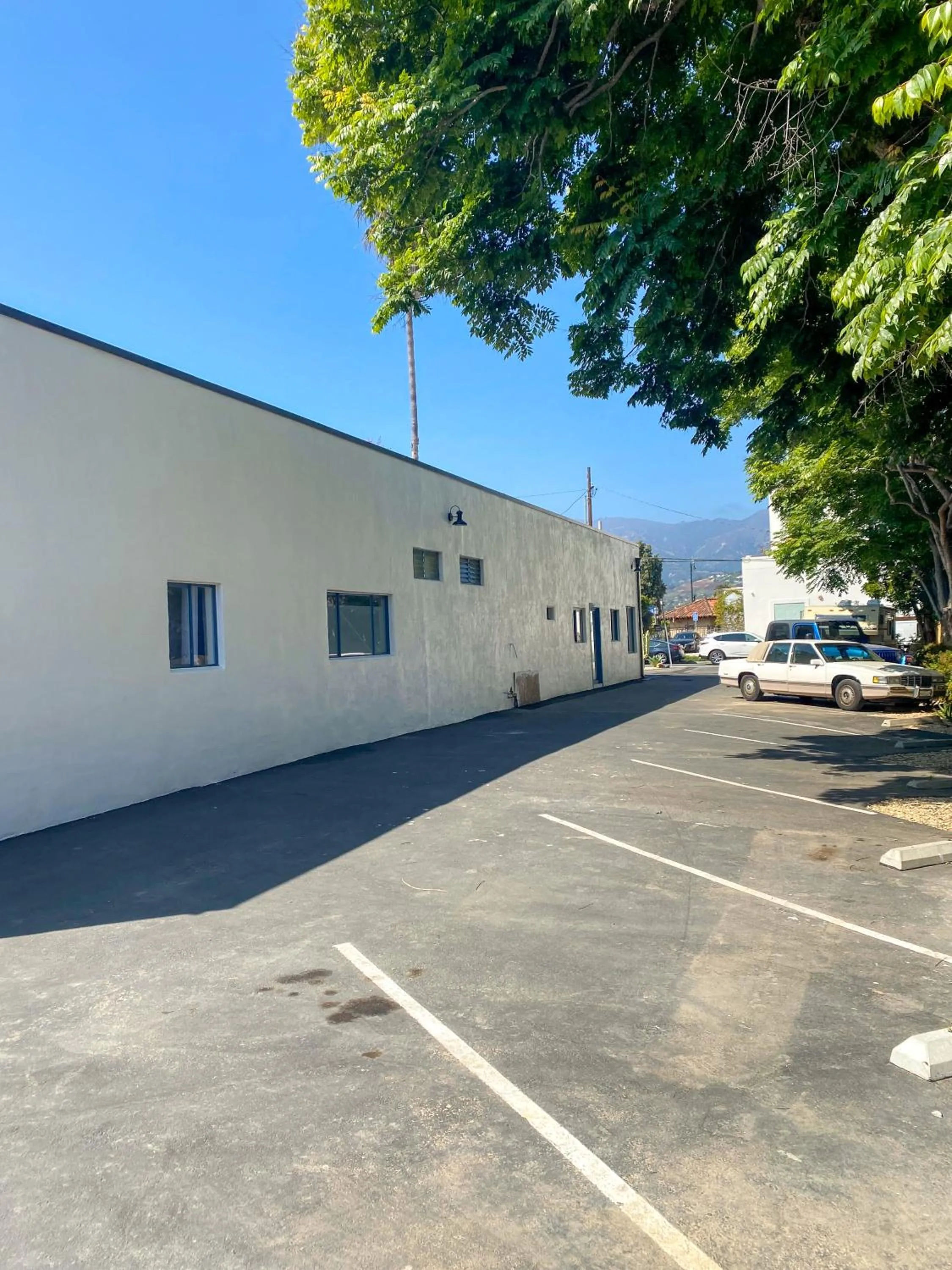 Parking in ITH Santa Barbara Surf Hostel