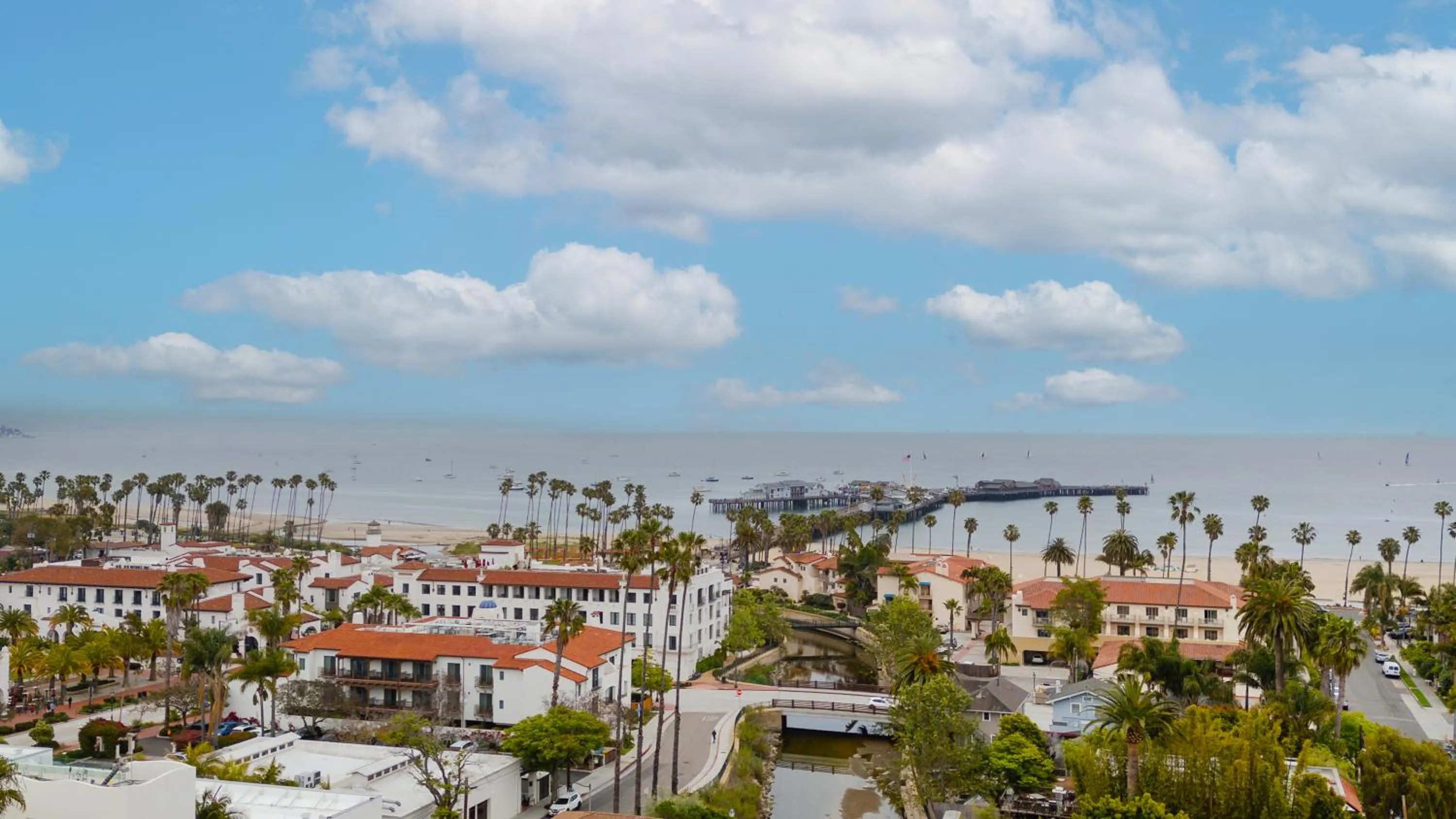 Location in ITH Santa Barbara Surf Hostel