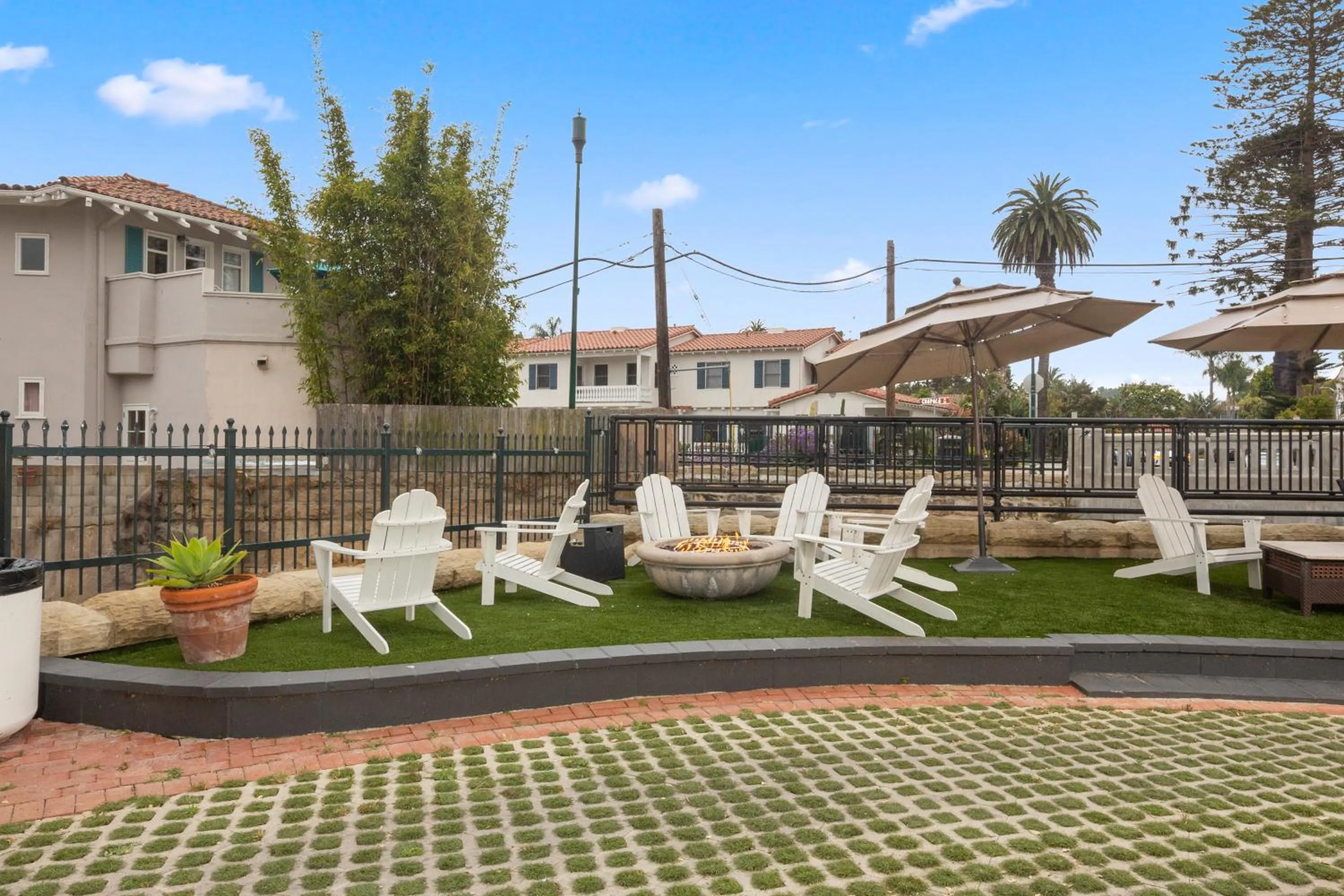 Patio in ITH Santa Barbara Surf Hostel