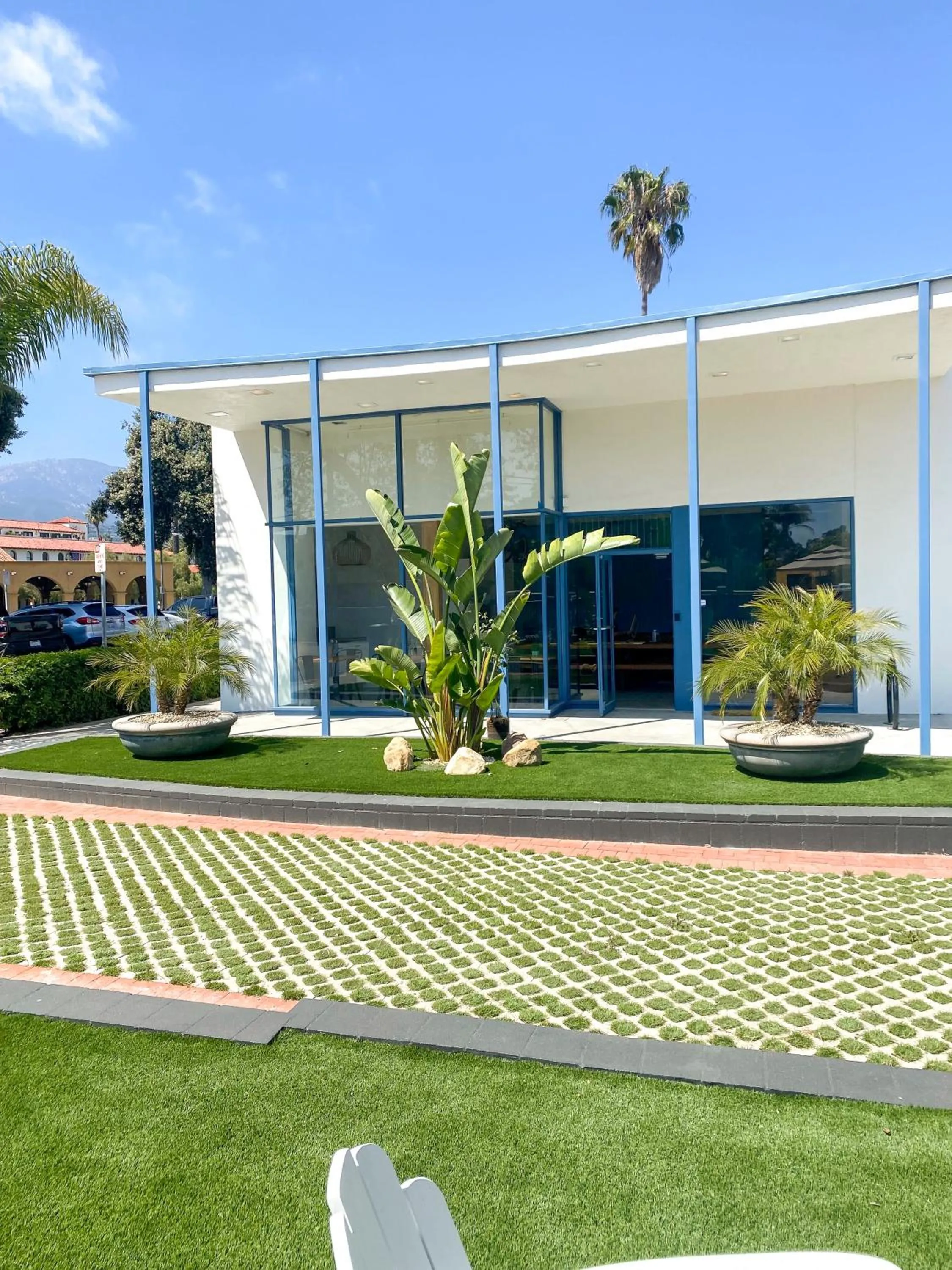 Facade/entrance in ITH Santa Barbara Surf Hostel