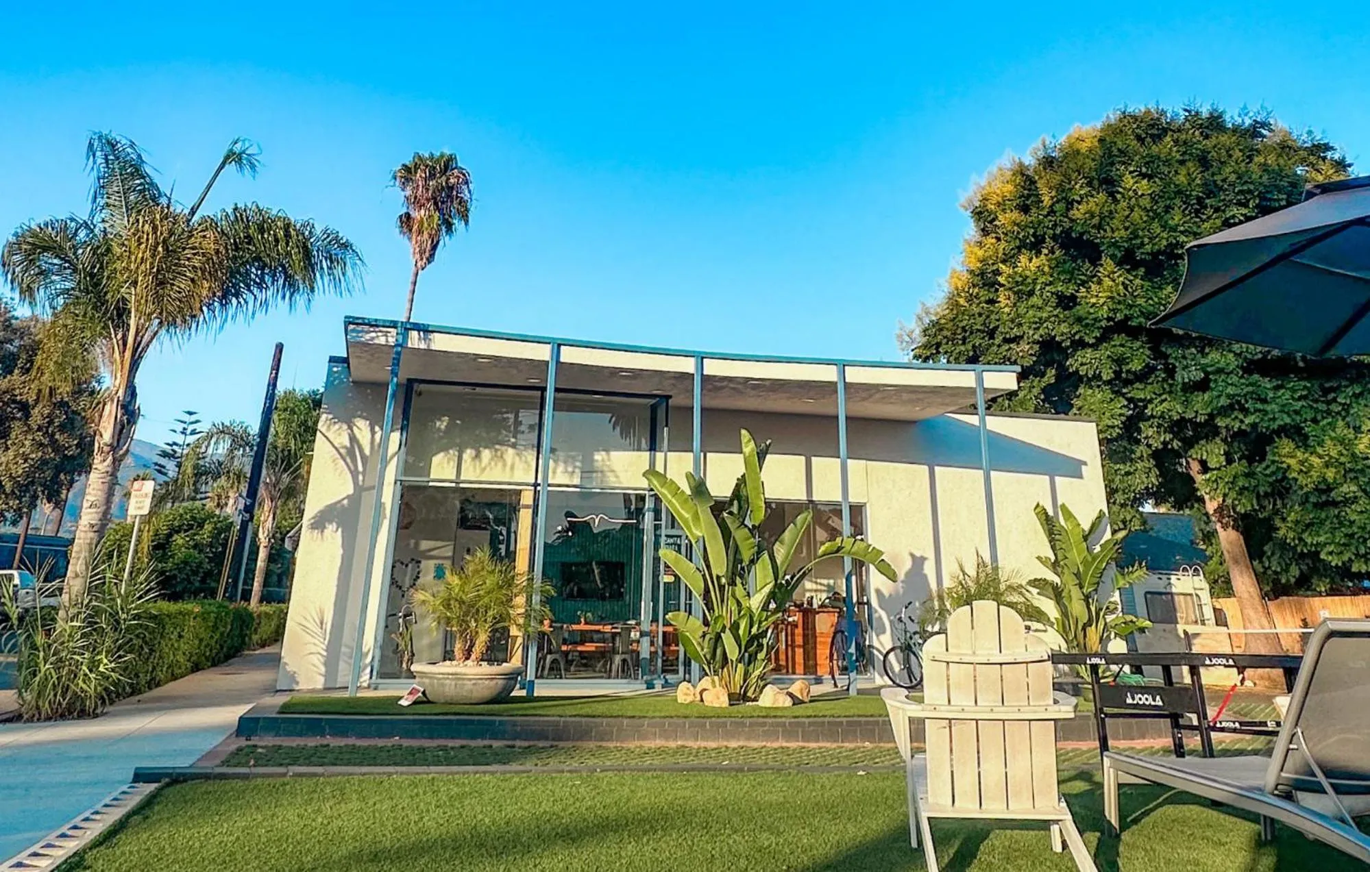 Property building in ITH Santa Barbara Surf Hostel