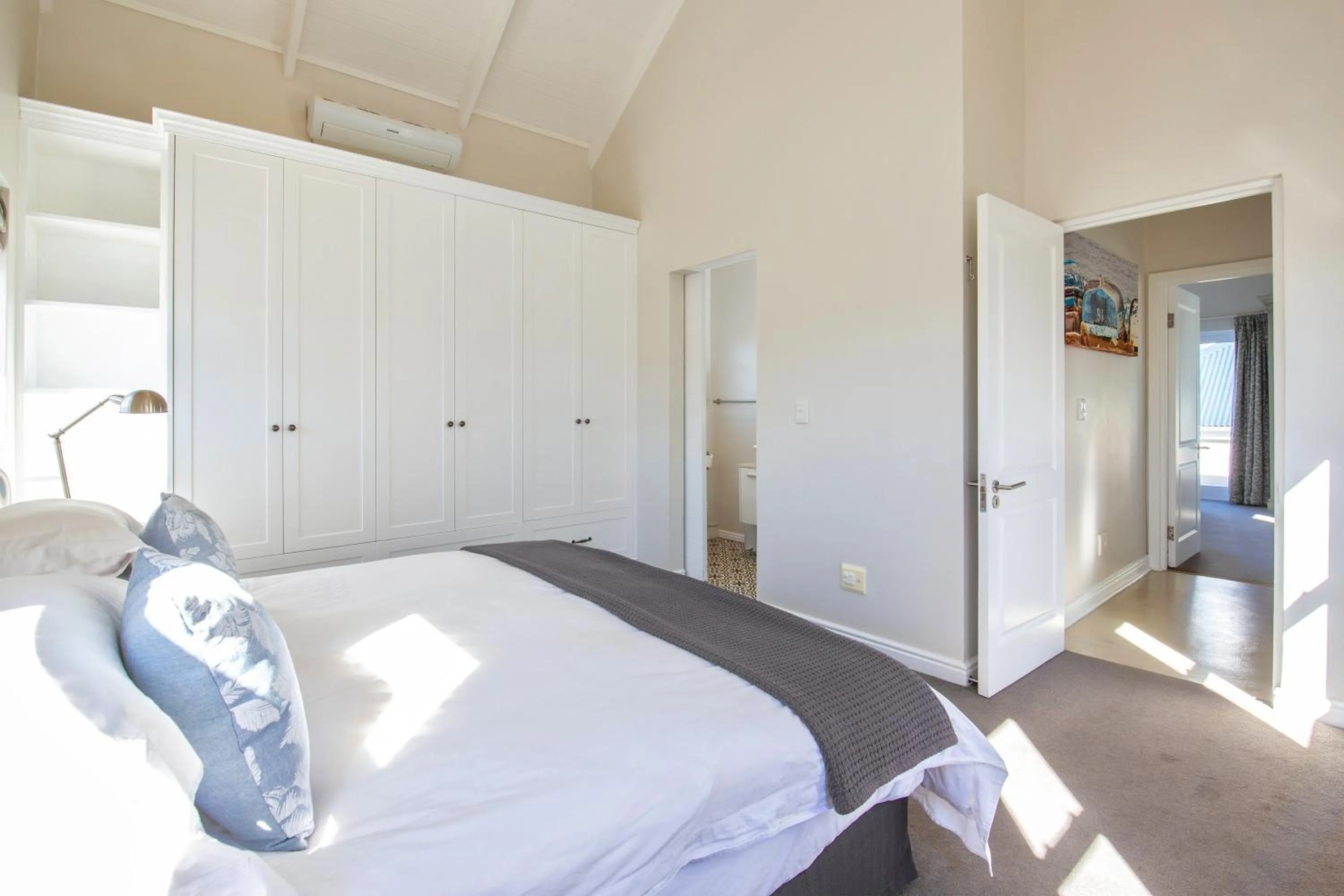 Bed in Thesen Island Holiday House