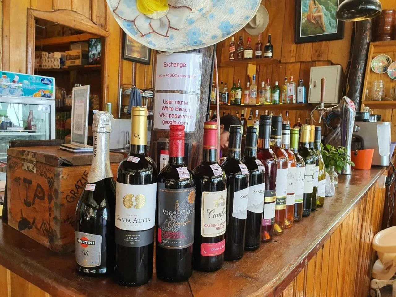 Restaurant/places to eat in White Beach Bungalows