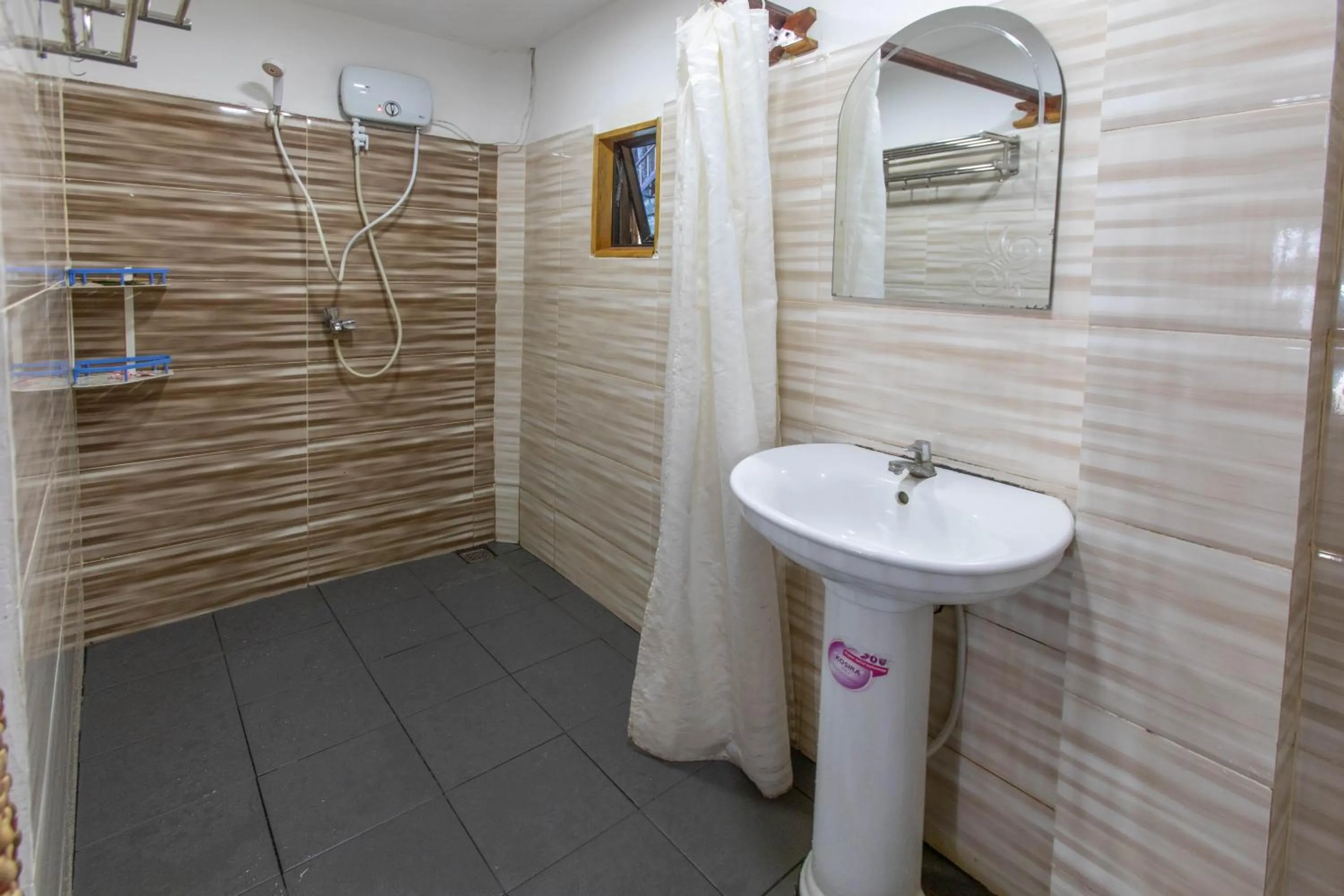 Shower in White Beach Bungalows
