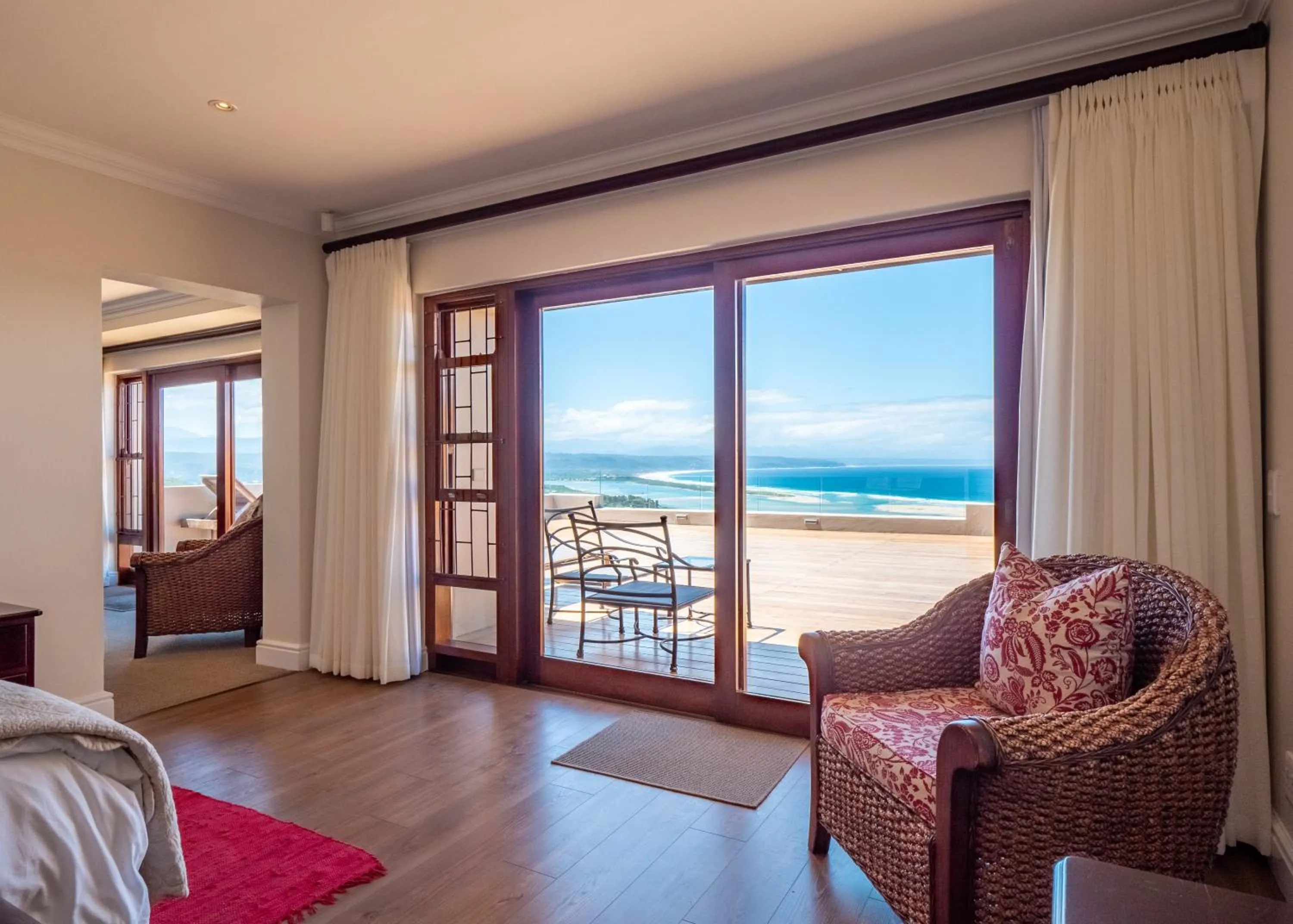 Patio, Bed in La Vista Lodge