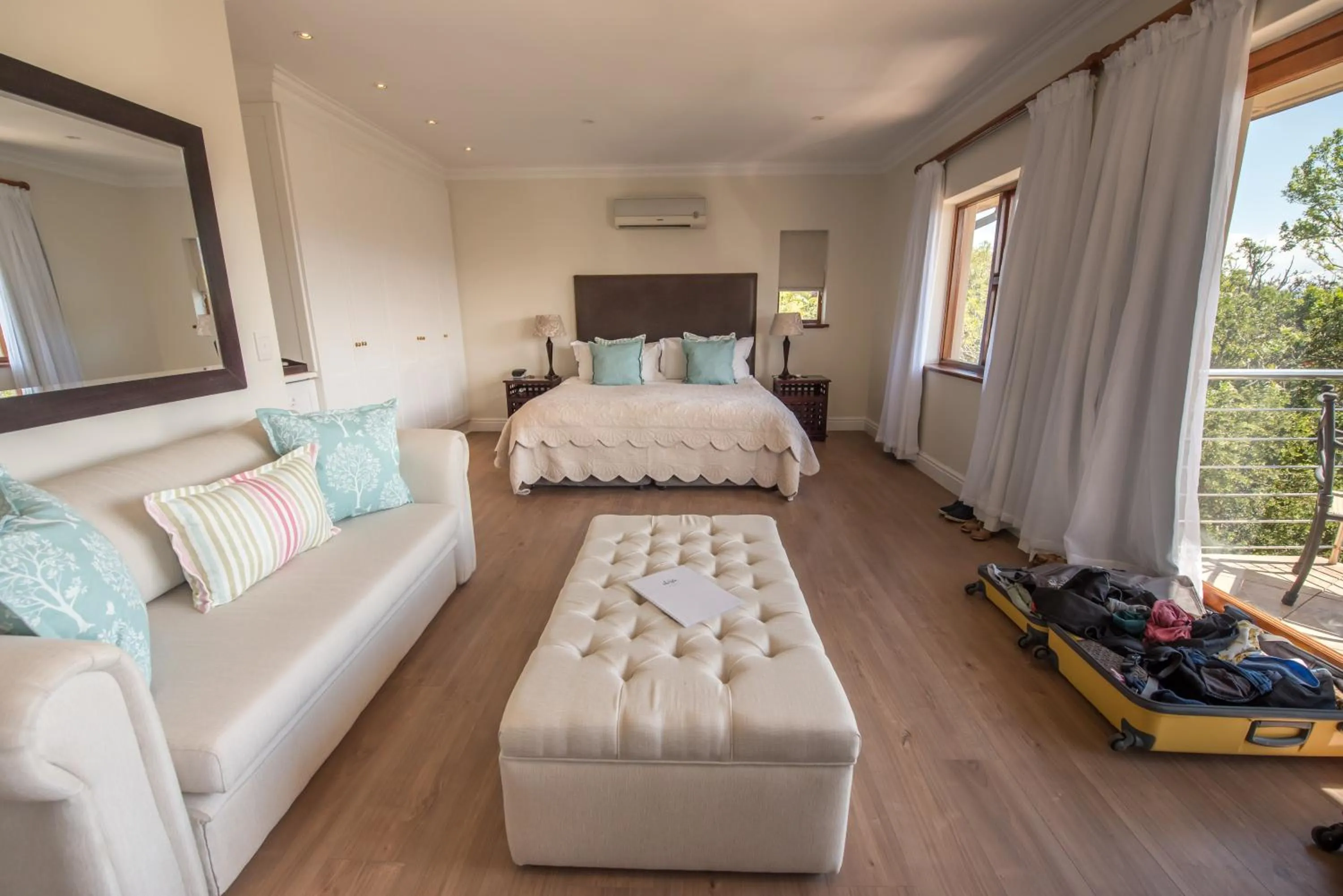 Photo of the whole room in La Vista Lodge