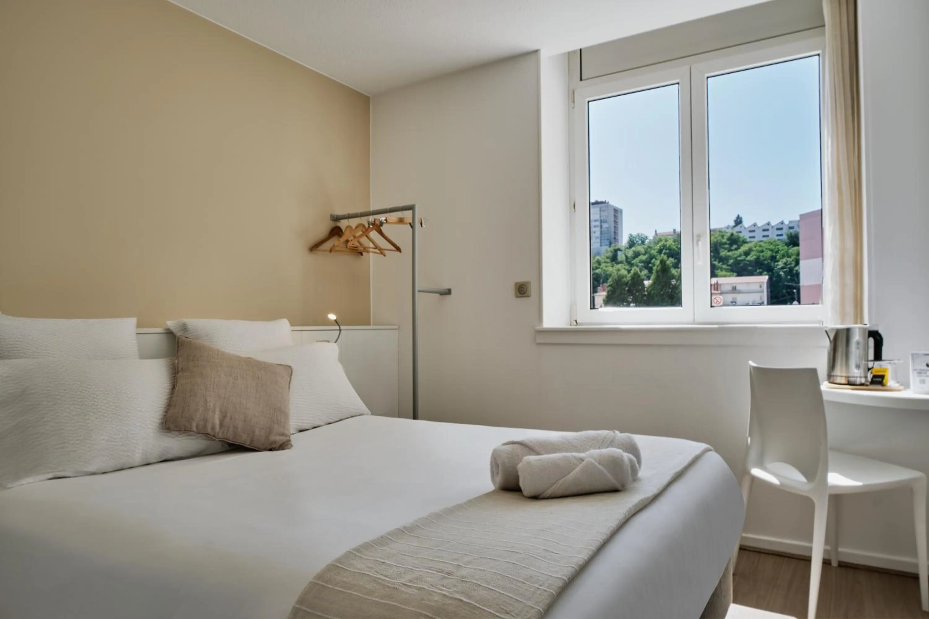 Bedroom, Bed in The Originals City, Hôtel Quai33, Saint-Etienne - Gare Chateaucreux