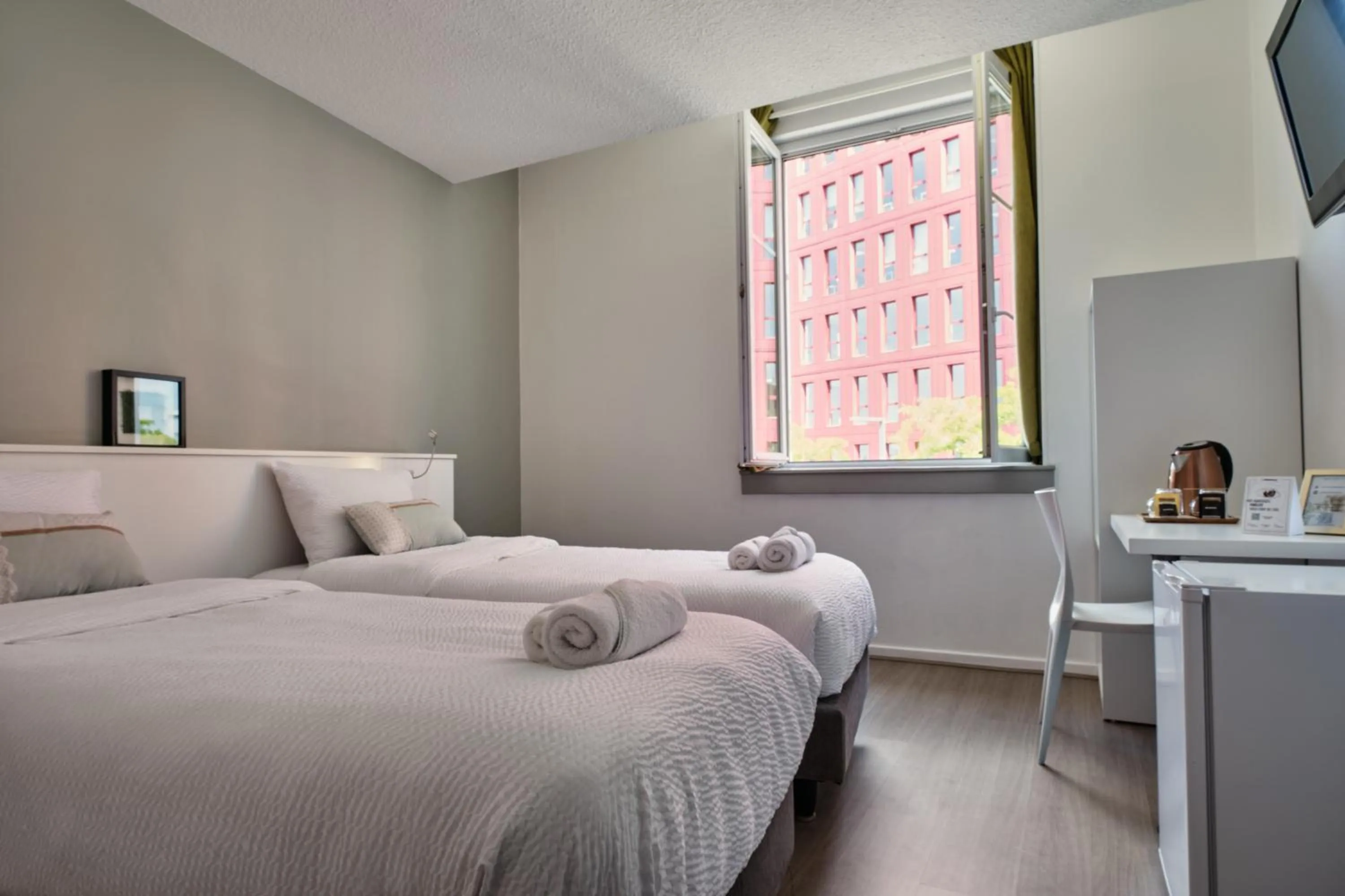 Bedroom, Bed in The Originals City, Hôtel Quai33, Saint-Etienne - Gare Chateaucreux