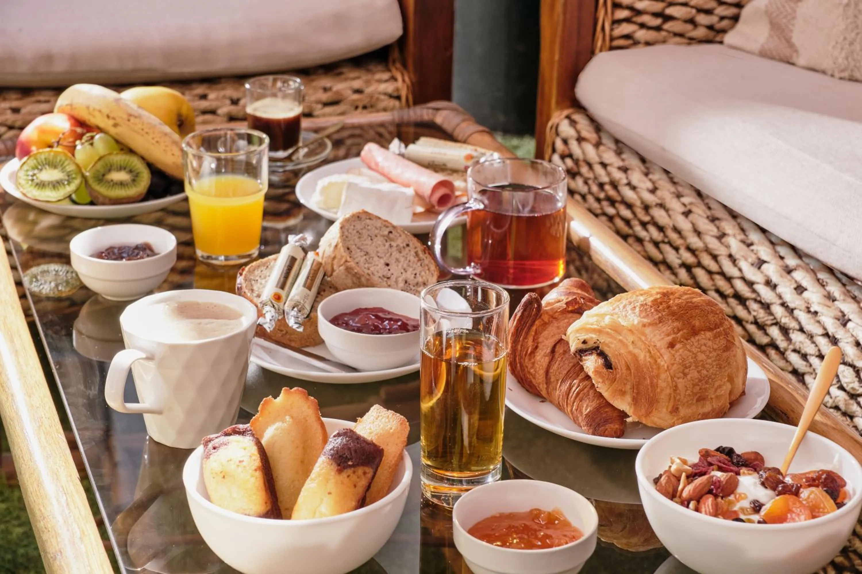 Breakfast in The Originals City, Hôtel Quai33, Saint-Etienne - Gare Chateaucreux