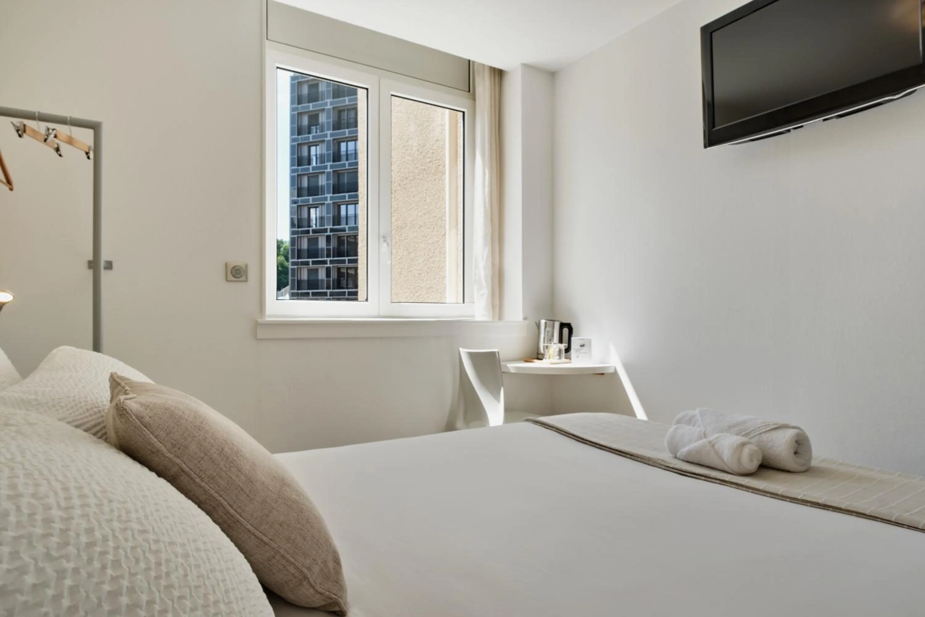 Bedroom, Bed in The Originals City, Hôtel Quai33, Saint-Etienne - Gare Chateaucreux