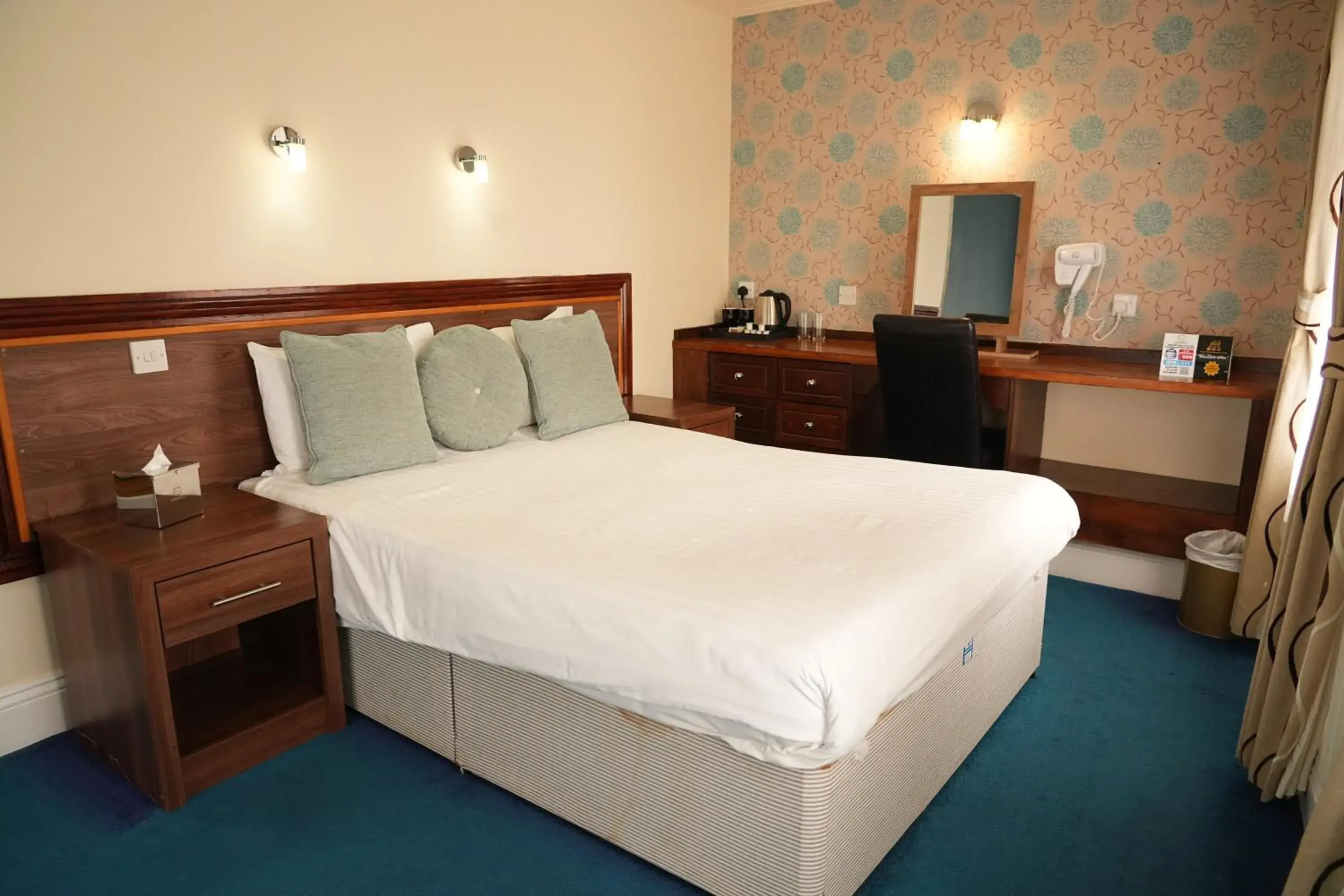 Large Double Room in The Continental Hotel, Derby Large Double Room in The Continental Hotel, Derby