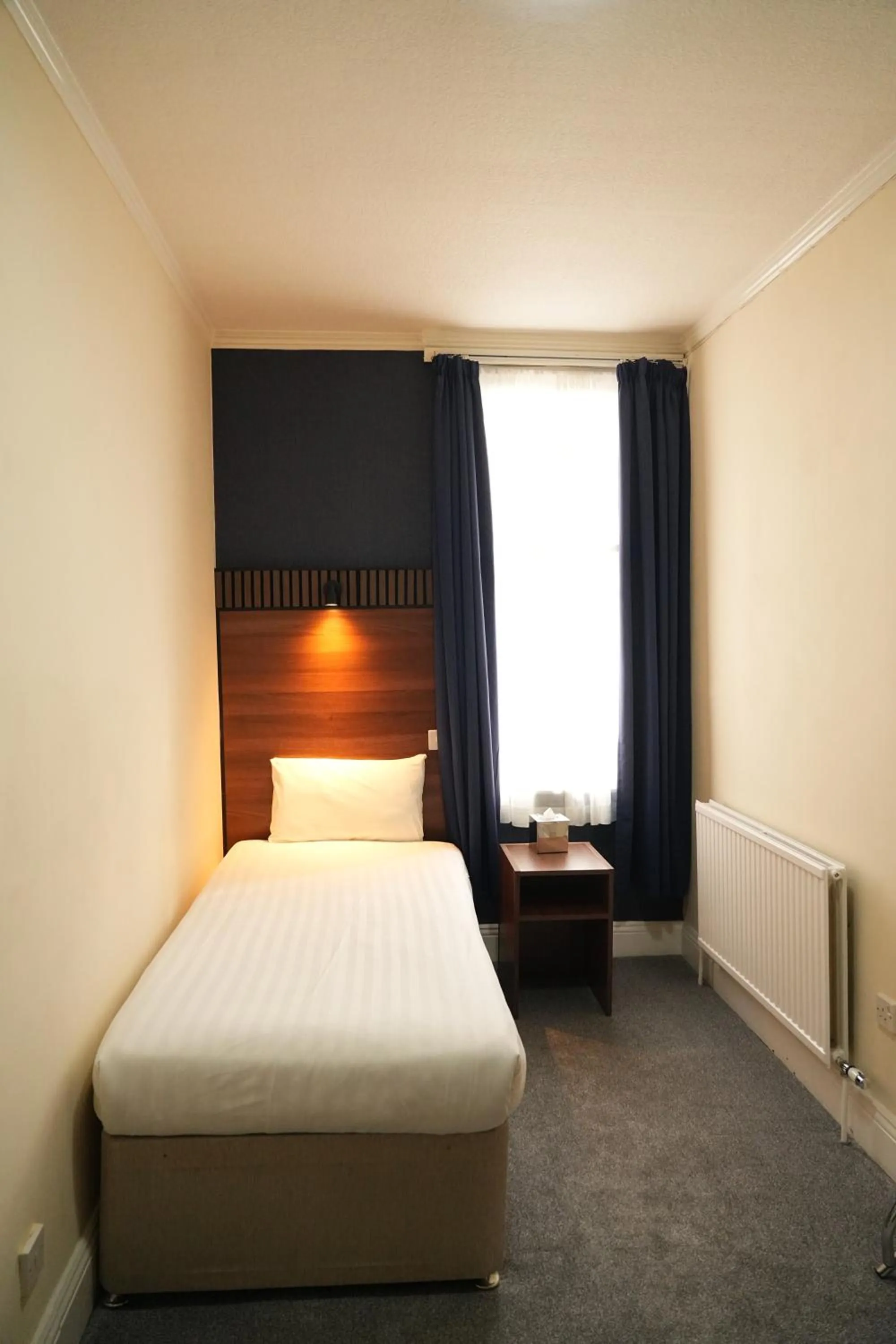 Bedroom, Bed in The Continental Hotel, Derby