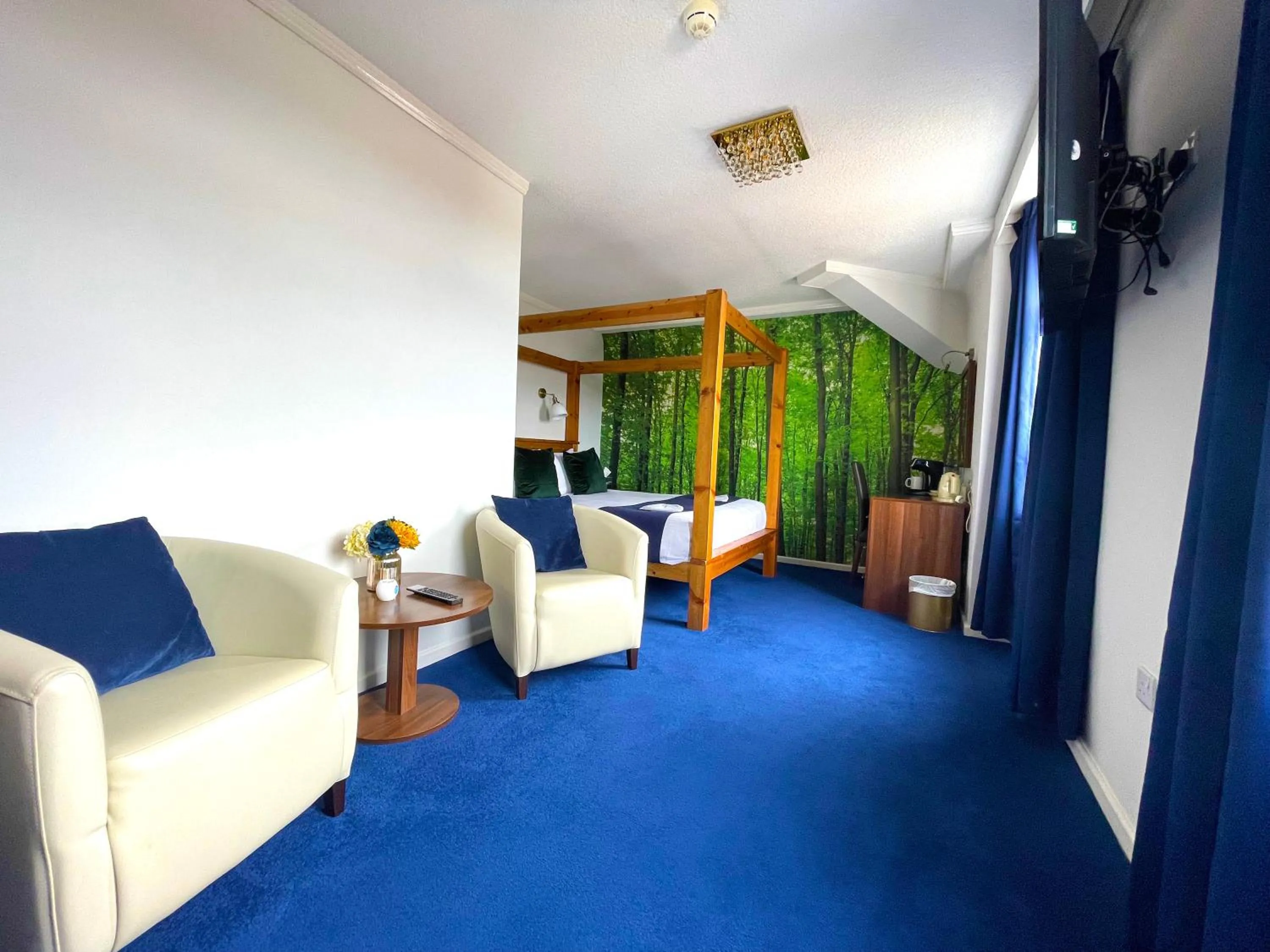 Photo of the whole room in The Continental Hotel, Derby