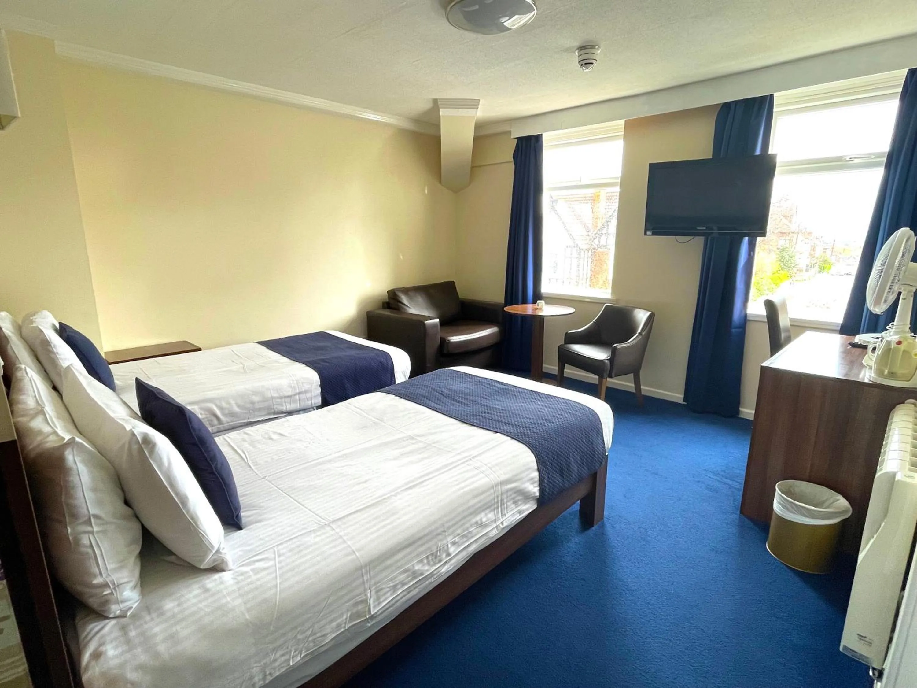 Photo of the whole room, Bed in The Continental Hotel, Derby