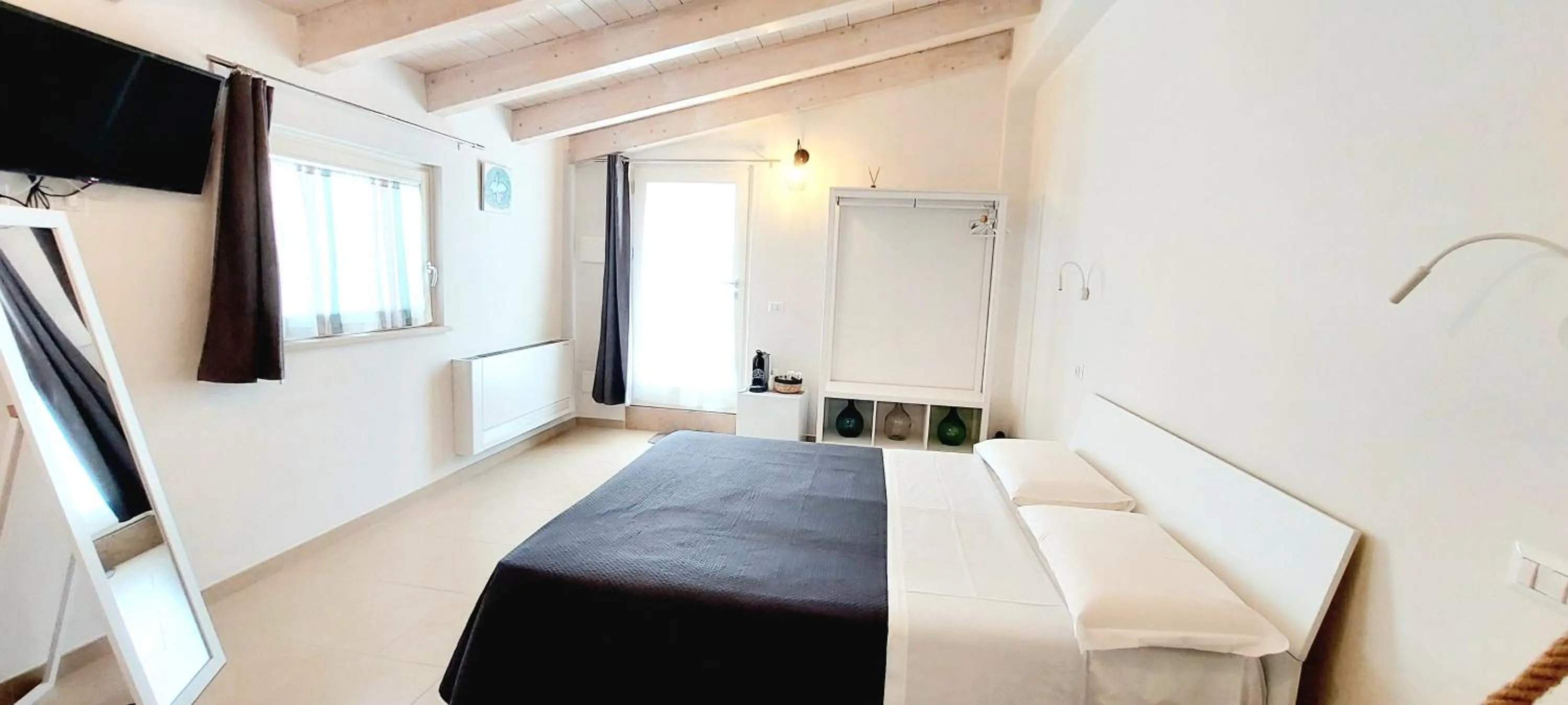 Bedroom, Bed in Mirum Apuliae