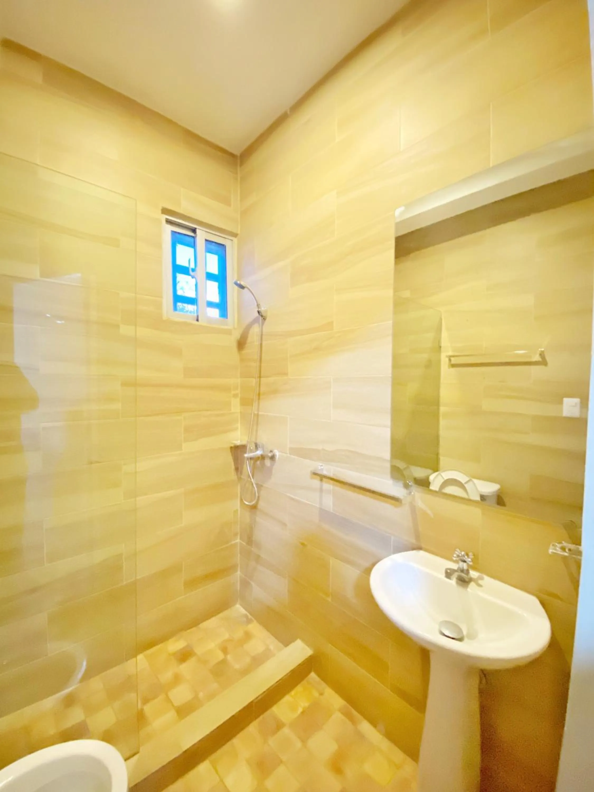 Shower in Green Oasis Hotel