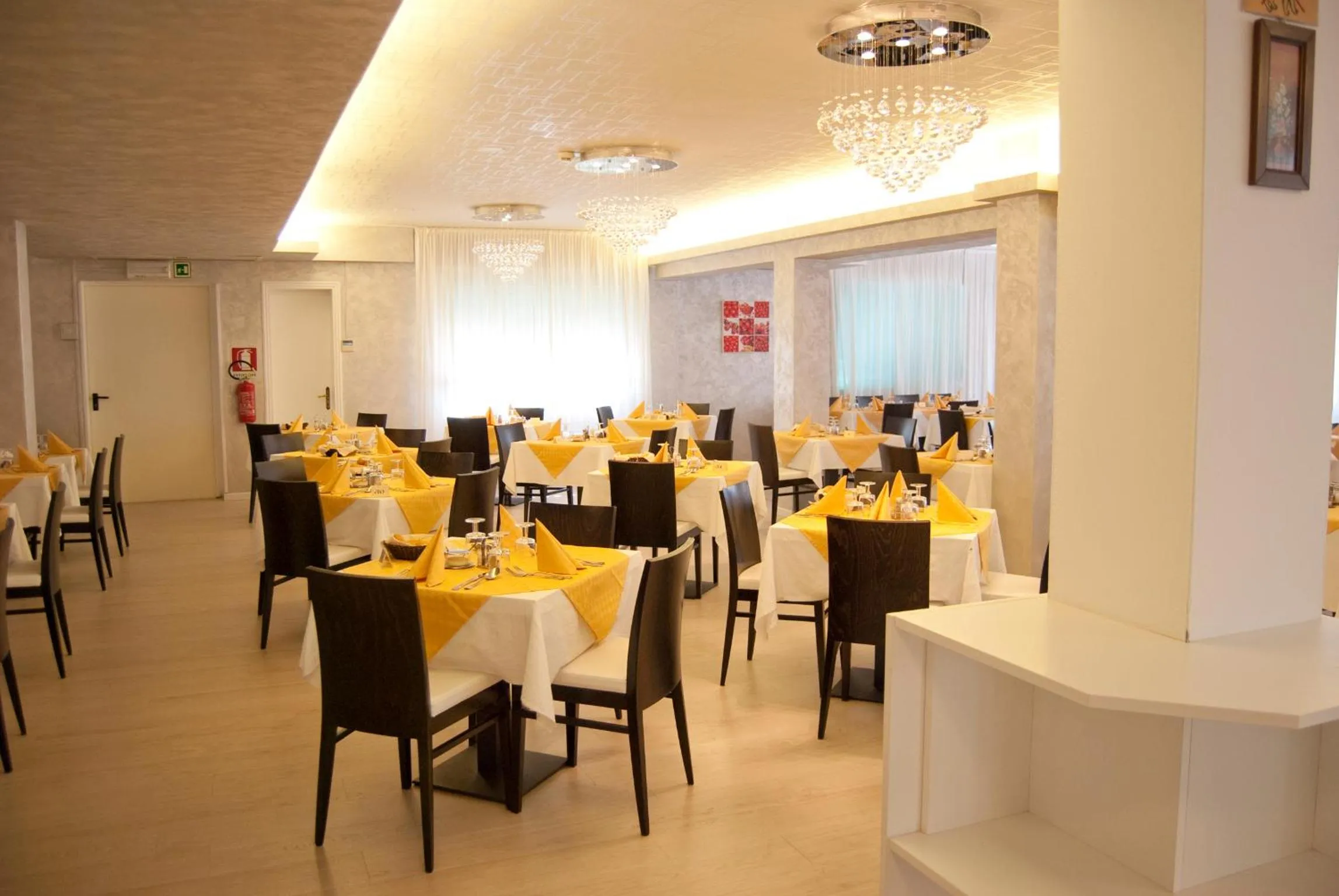 Restaurant/places to eat in Hotel Old River