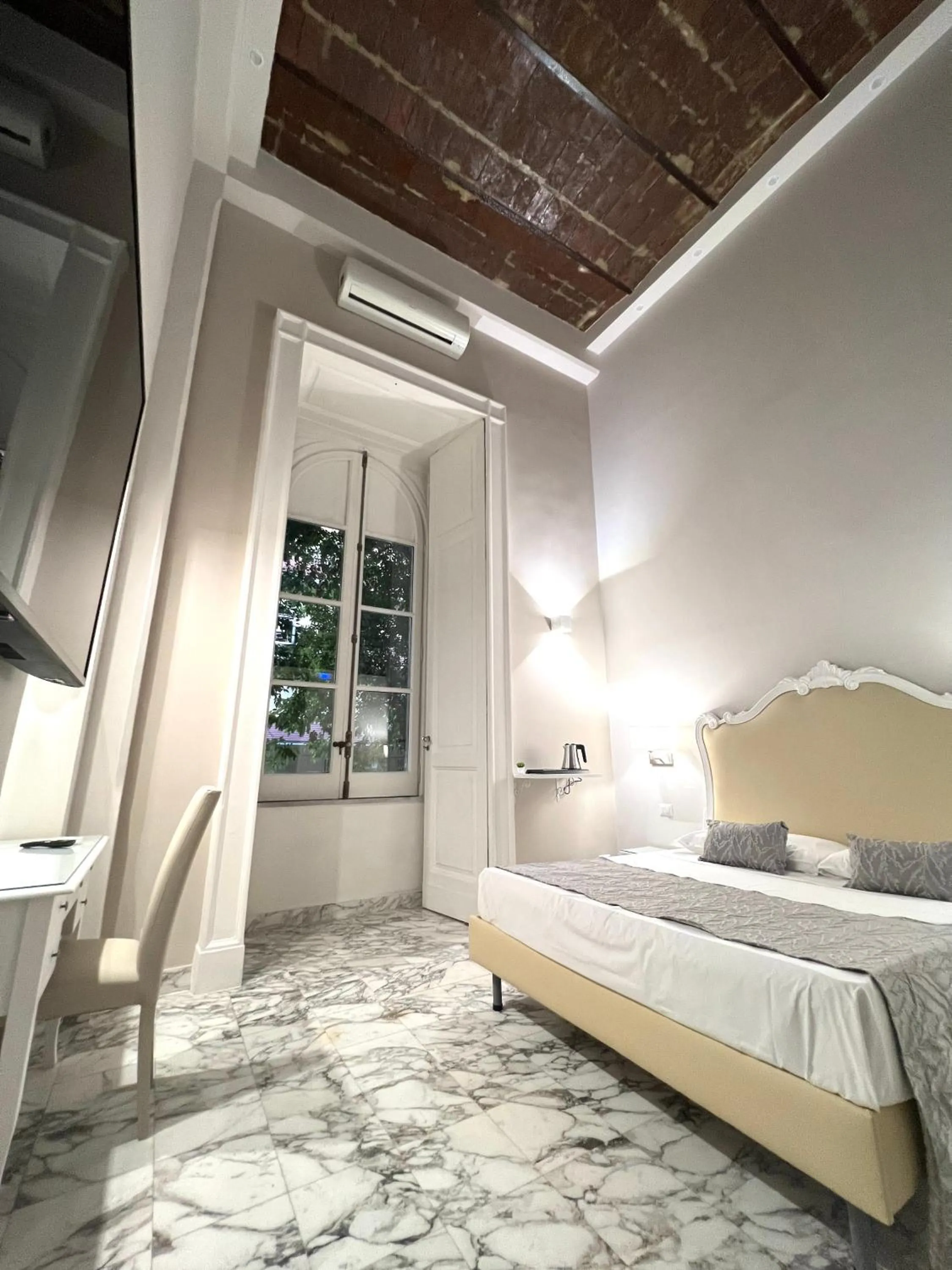 Bed in MILUAR Luxury B&B - Vanvitelli