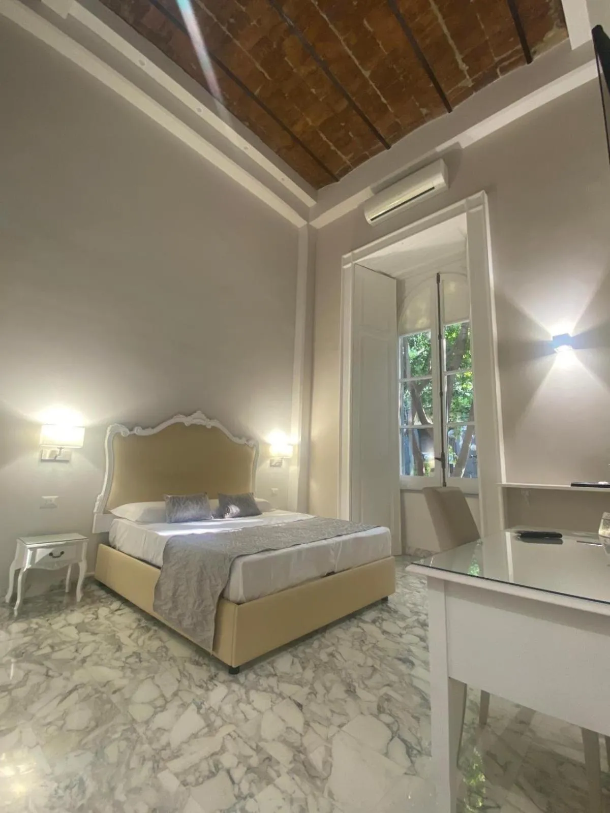 Bed in MILUAR Luxury B&B - Vanvitelli