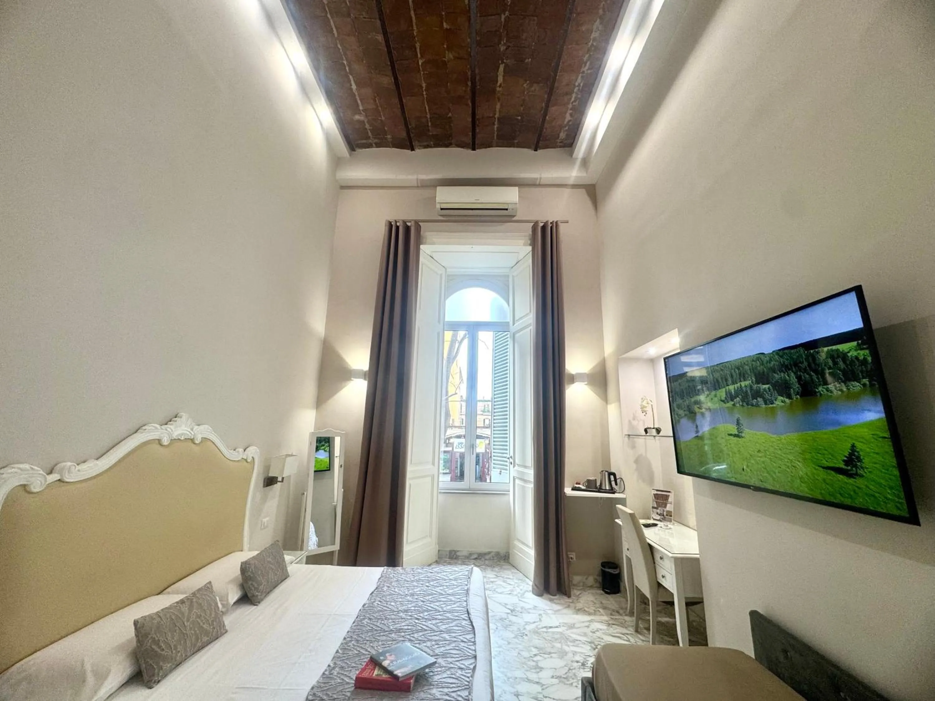 Bed in MILUAR Luxury B&B - Vanvitelli