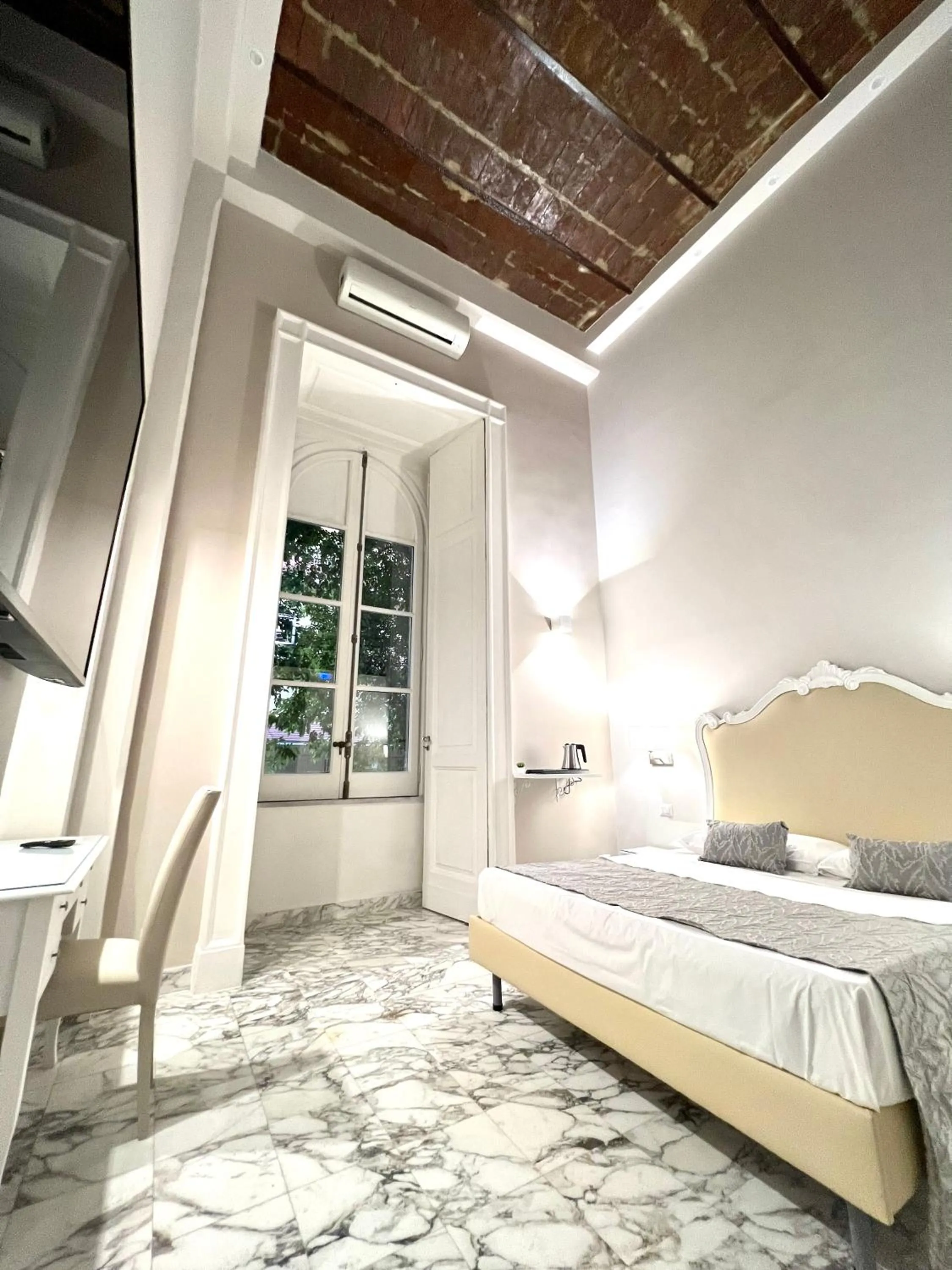 Bed in MILUAR Luxury B&B - Vanvitelli