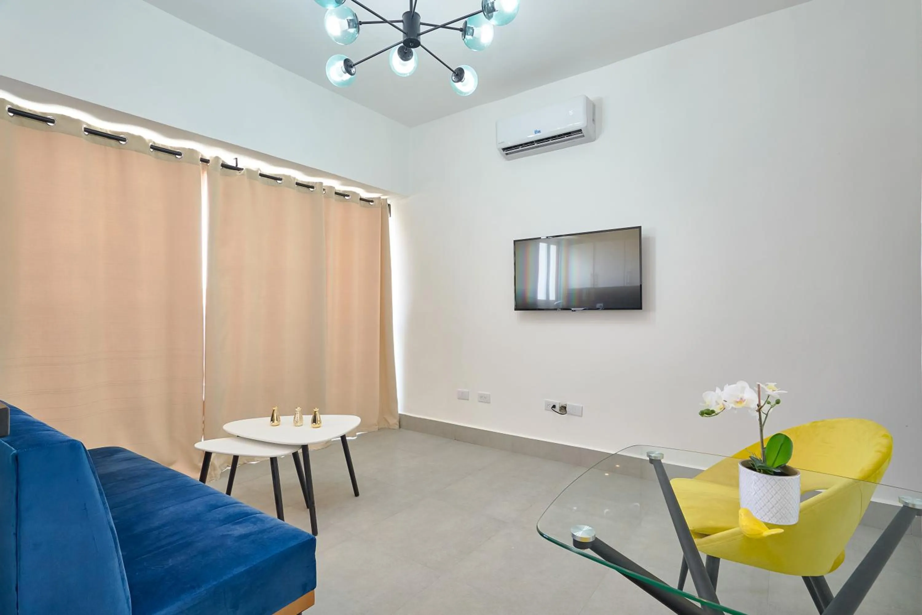 TV and multimedia in Central Suites Tower