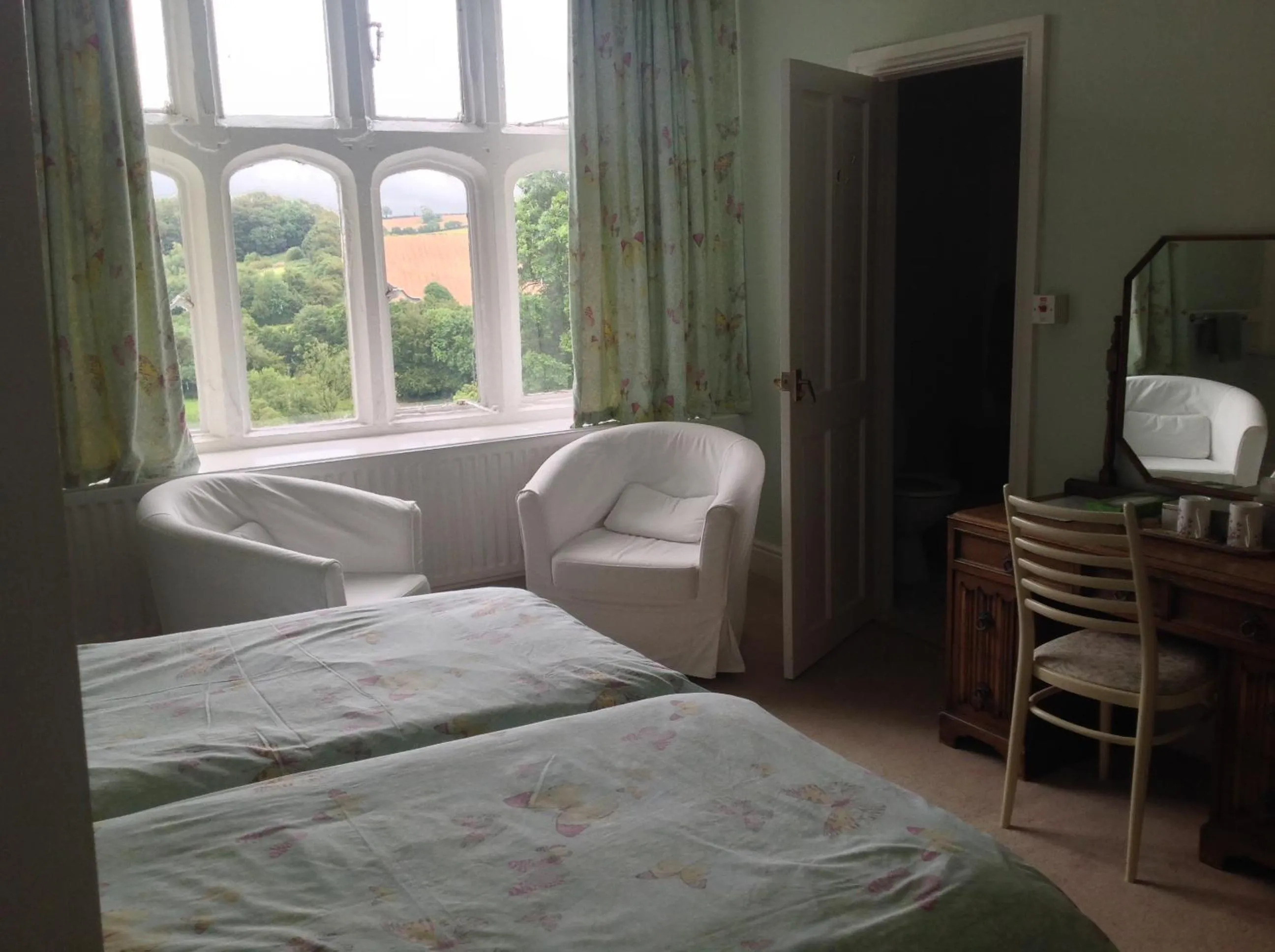 Photo of the whole room, Bed in Greenham Hall