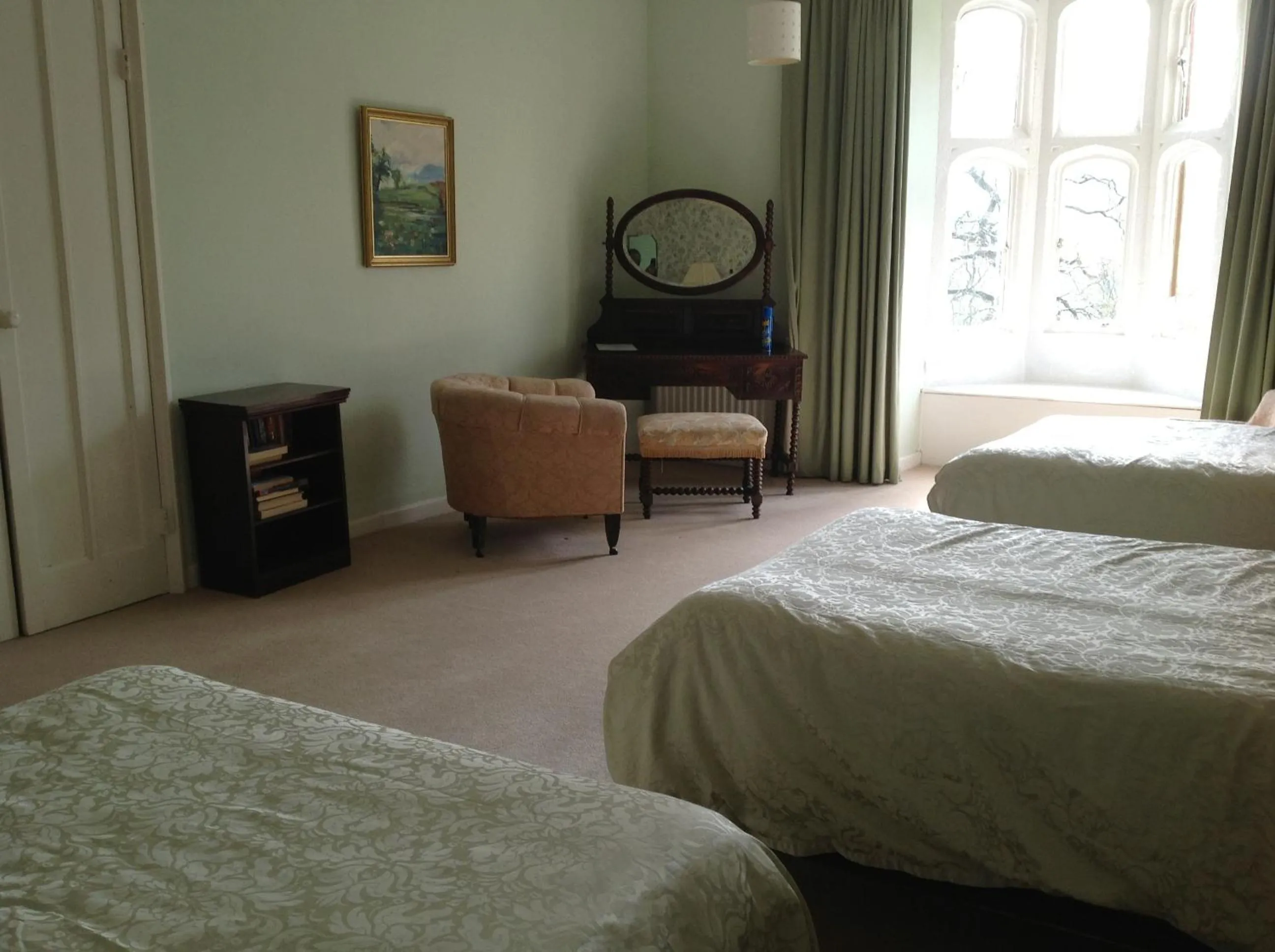 Photo of the whole room, Bed in Greenham Hall