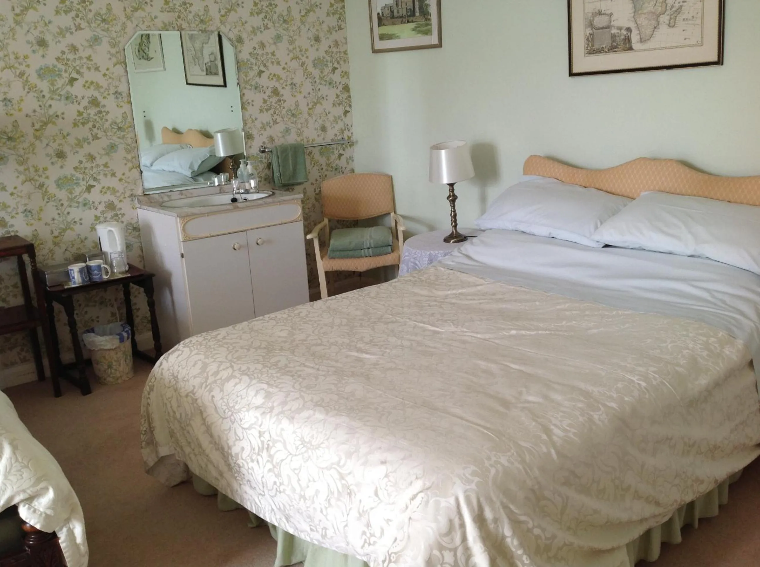 Bedroom, Bed in Greenham Hall