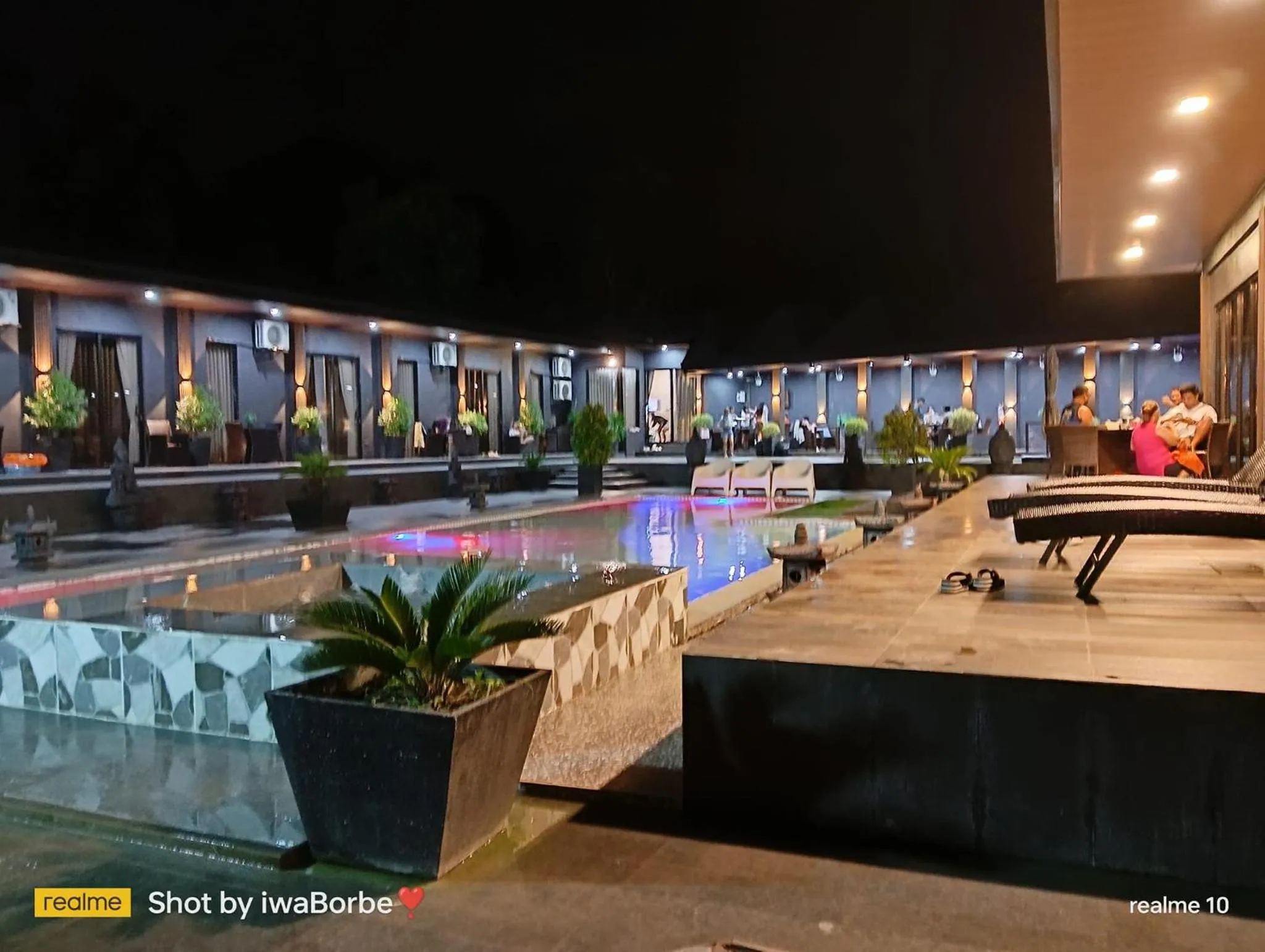 Swimming pool in DE PORCH