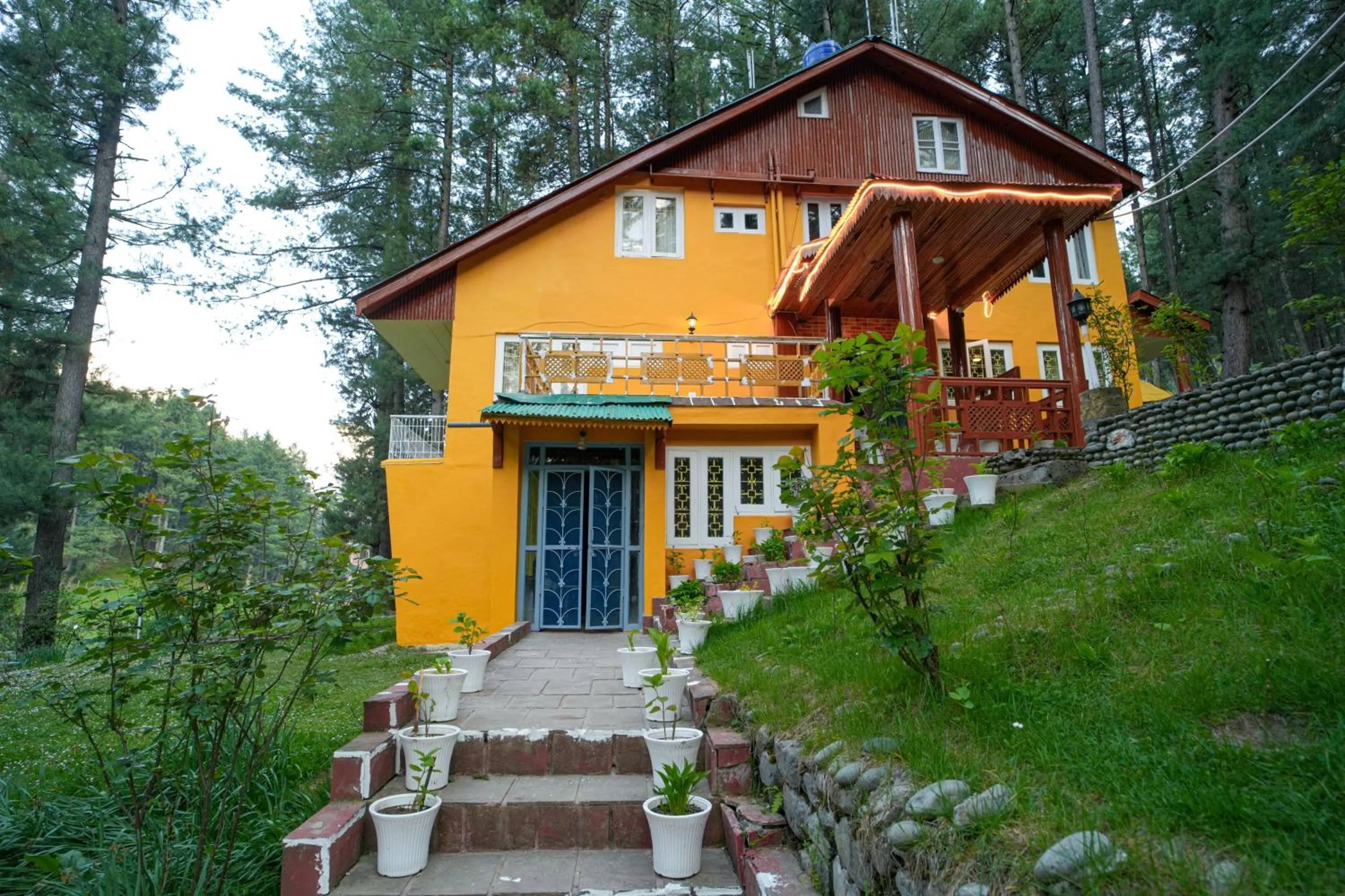 Property building in Hotel Little Silver