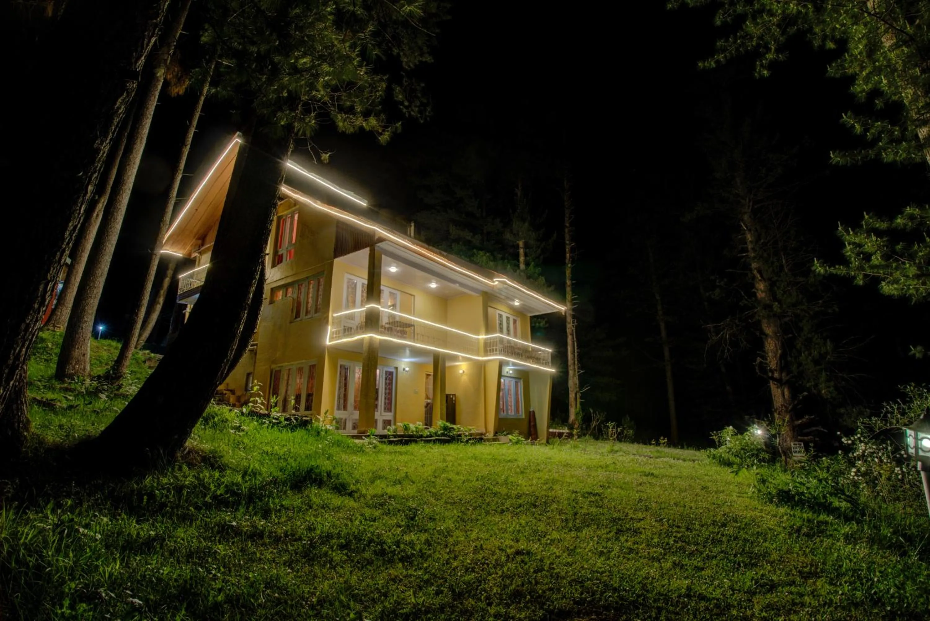 Property building in Hotel Little Silver