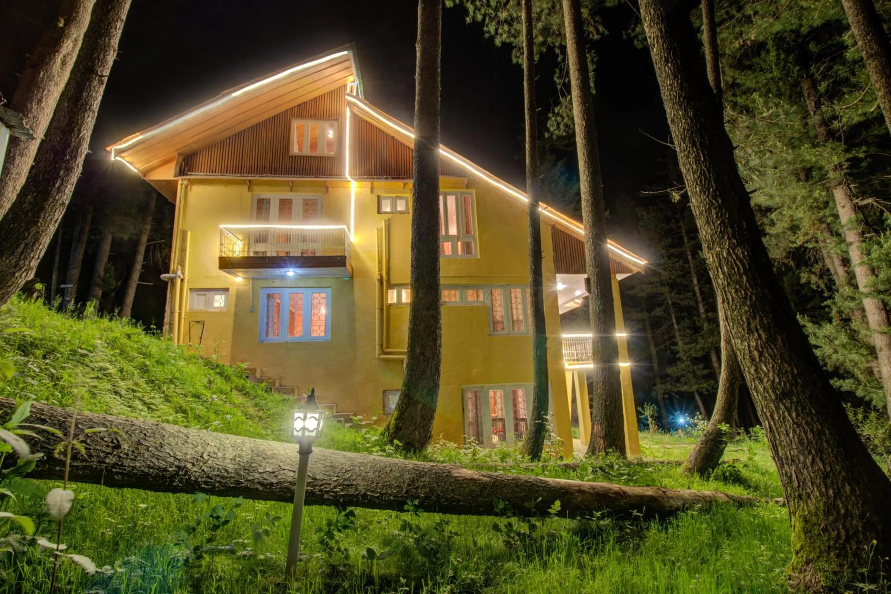 Property building in Hotel Little Silver