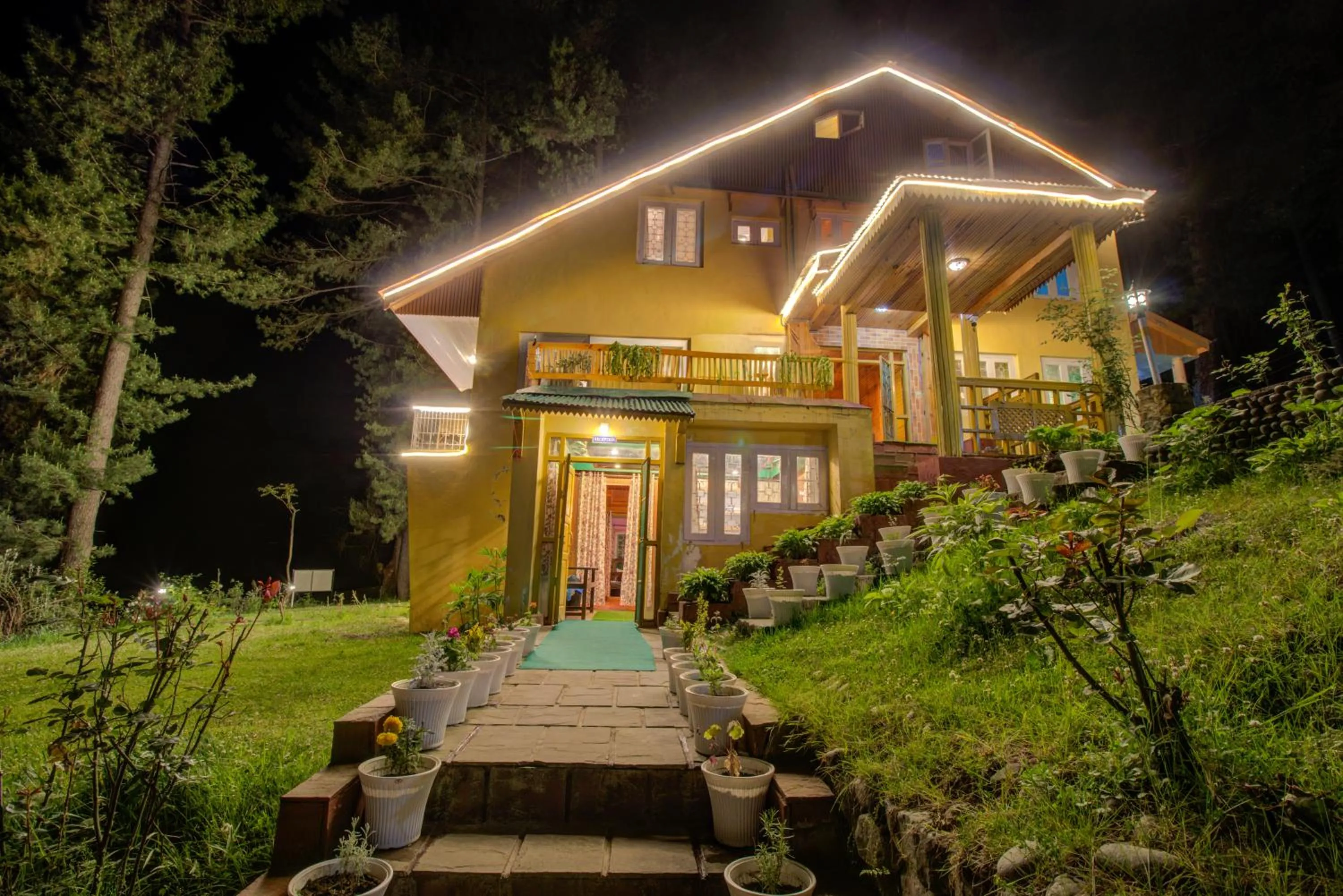 Property building in Hotel Little Silver