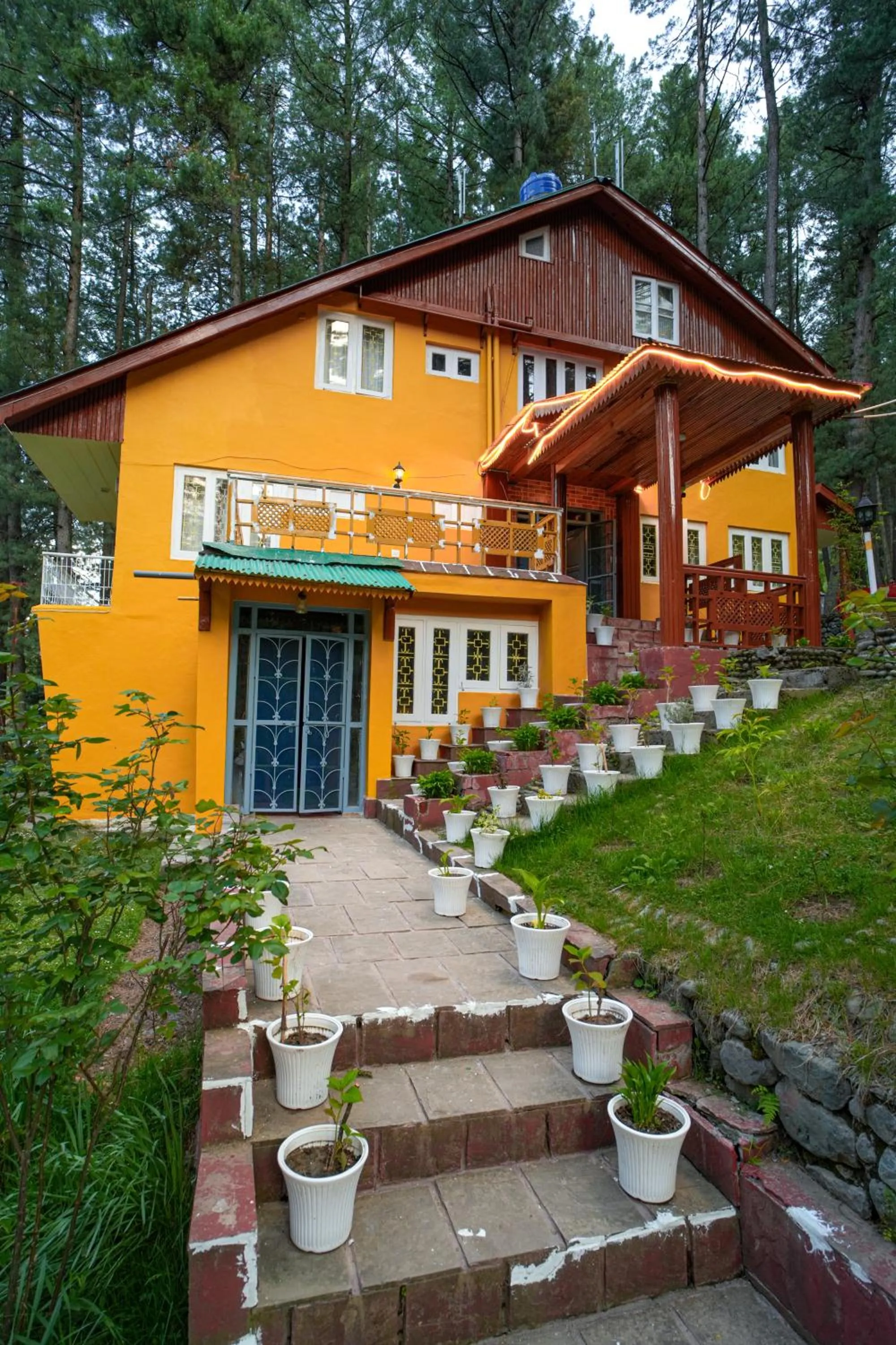 Property building in Hotel Little Silver