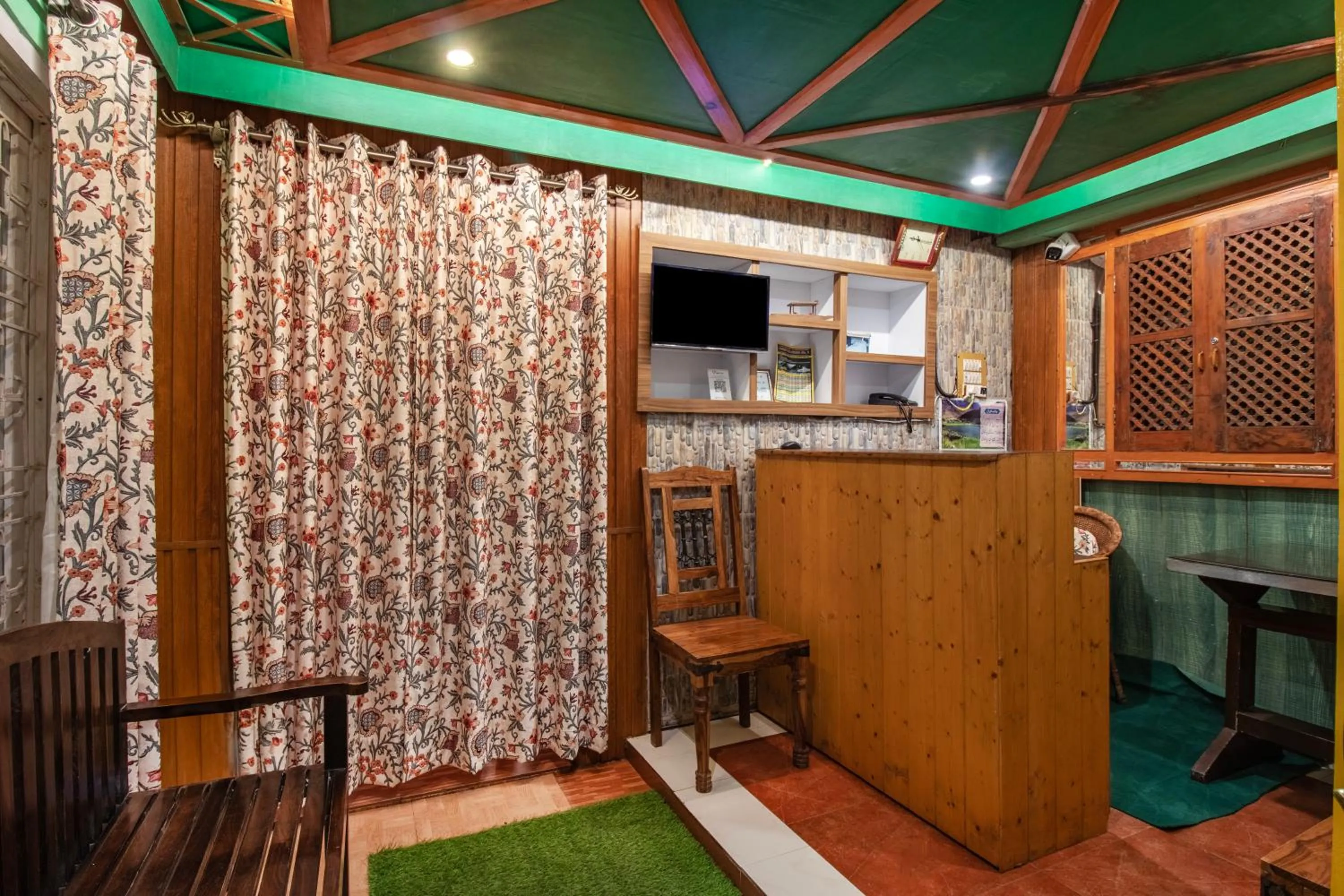 Lobby or reception in Hotel Little Silver